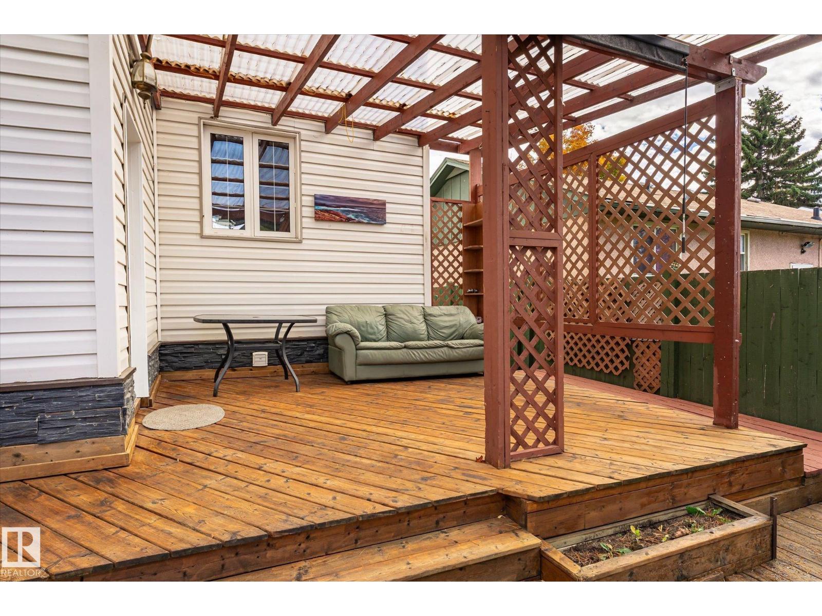 8742 151 St Nw Property Photo 44