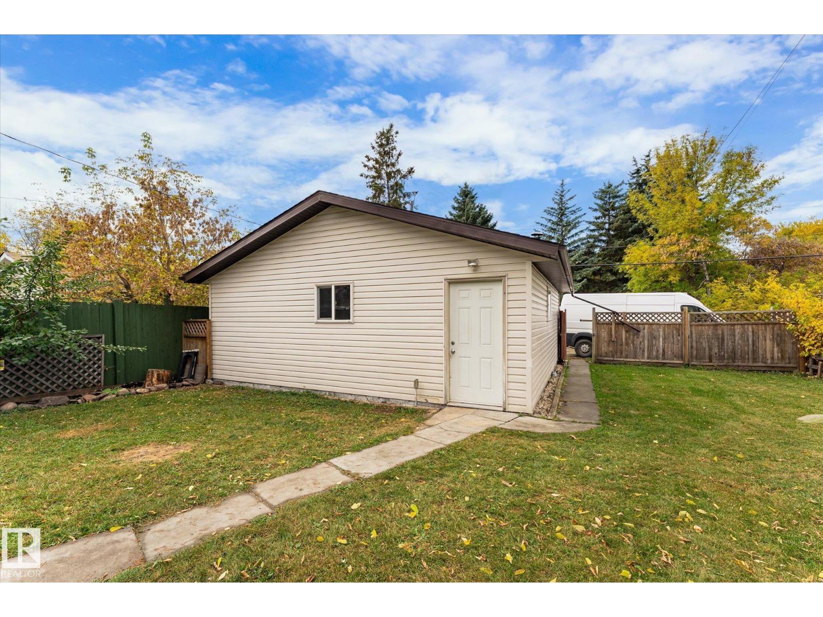 8742 151 St Nw Property Photo 53
