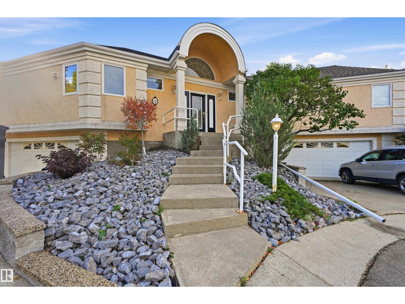 #5 11809 9b Av Nw Property Photo 2