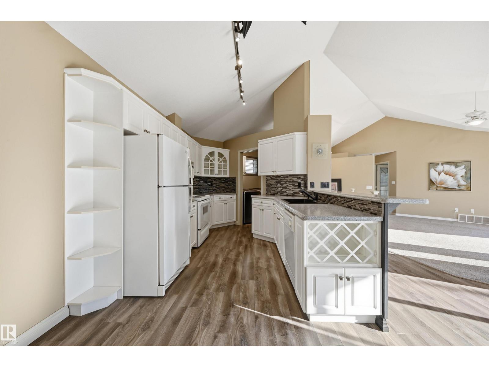#5 11809 9b Av Nw Property Photo 12