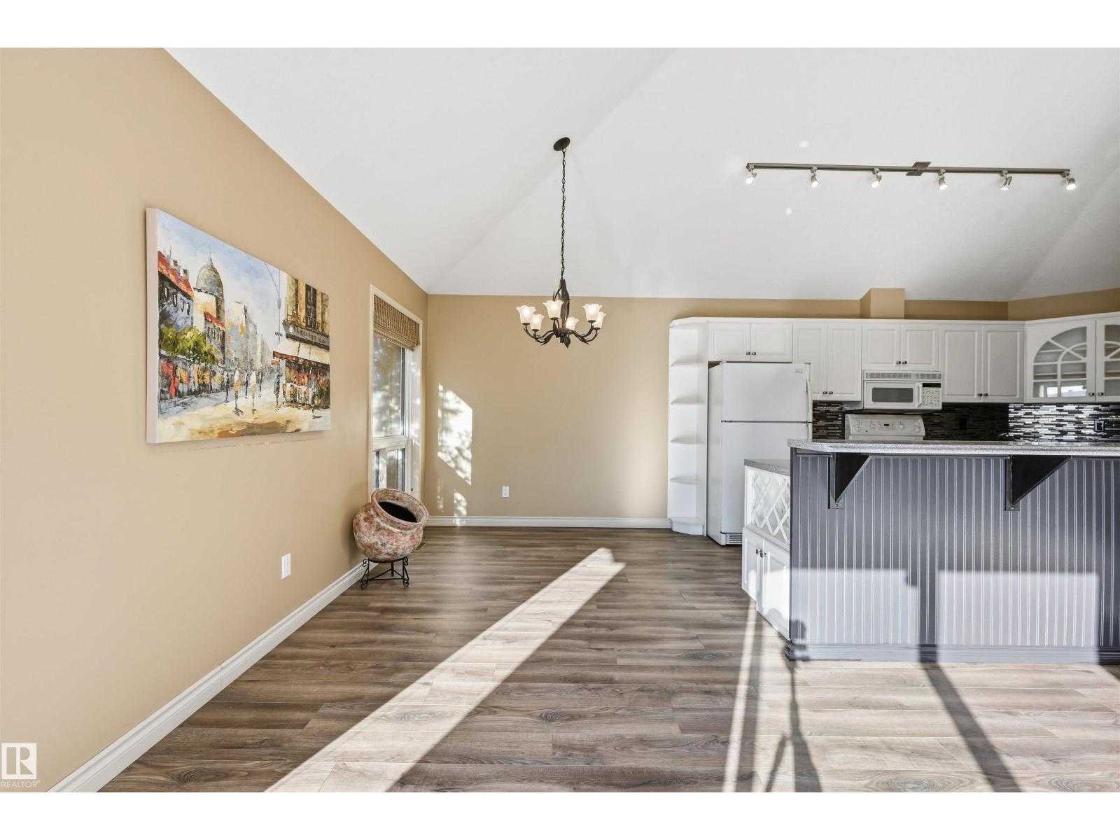#5 11809 9b Av Nw Property Photo 18