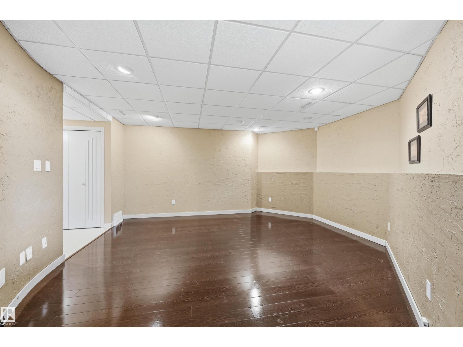 #5 11809 9b Av Nw Property Photo 32