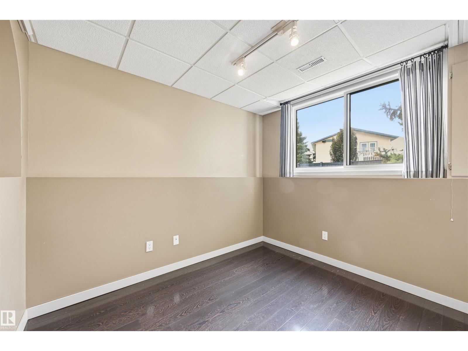 #5 11809 9b Av Nw Property Photo 40