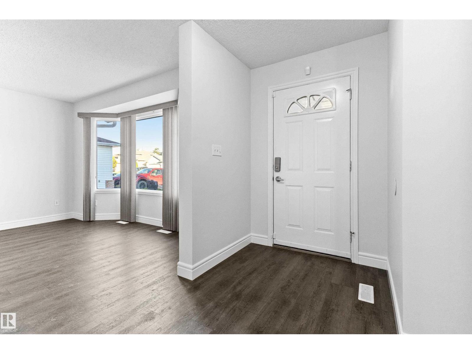 18907 90 Av Nw Nw Property Photo 2