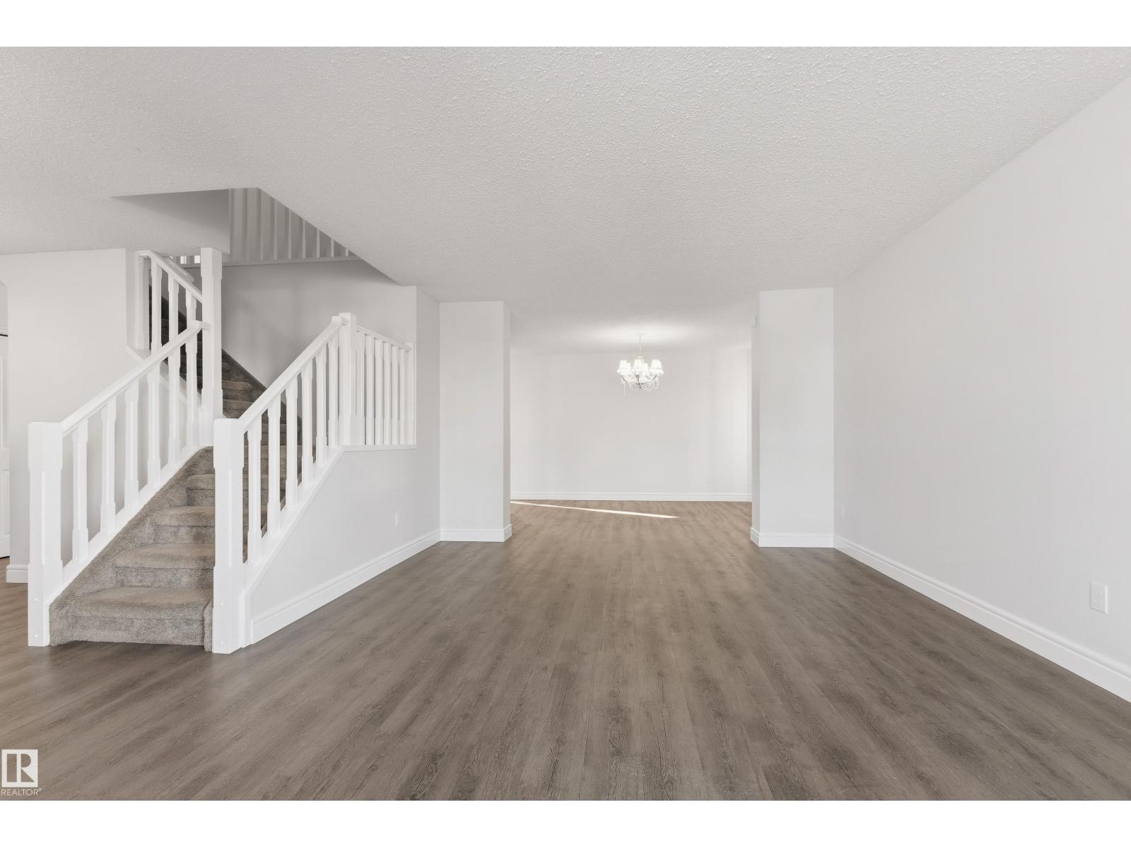 18907 90 Av Nw Nw Property Photo 4