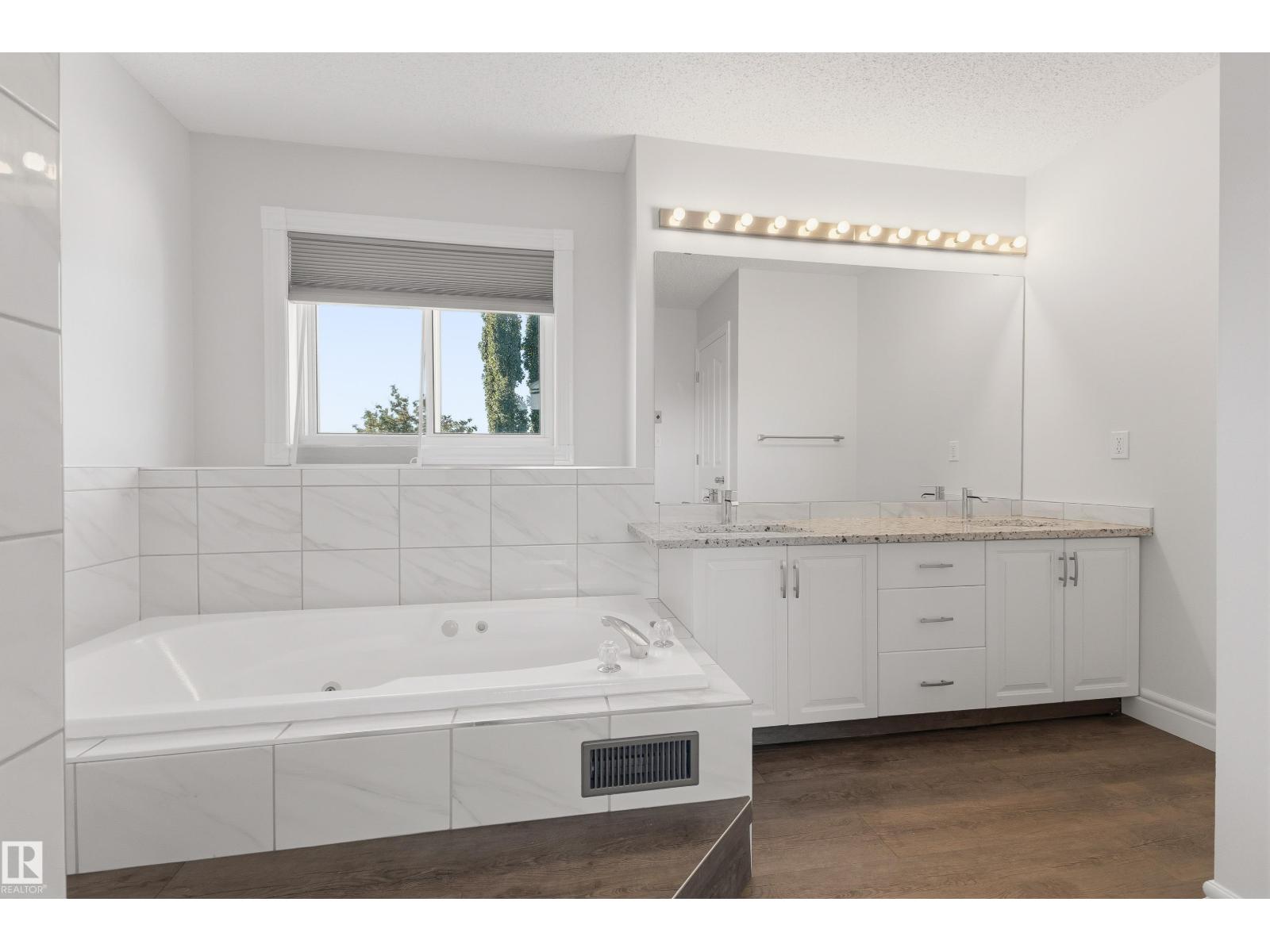 18907 90 Av Nw Nw Property Photo 26