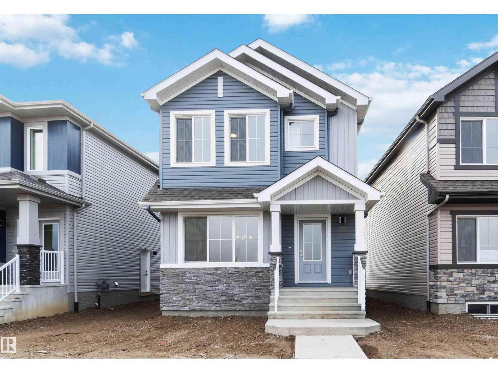 1013 Aster Bv Nw Property Photo 3