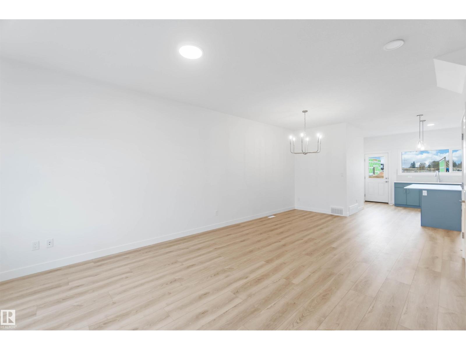 1013 Aster Bv Nw Property Photo 7