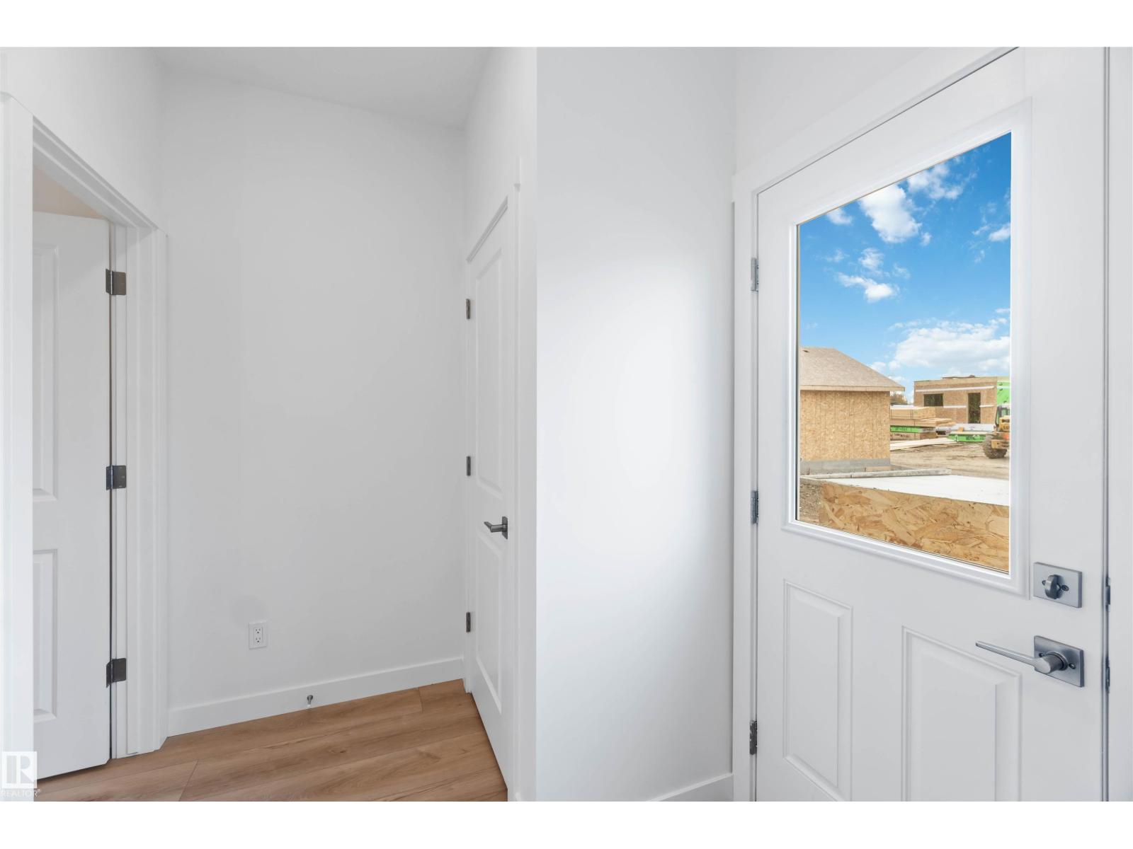 1013 Aster Bv Nw Property Photo 8
