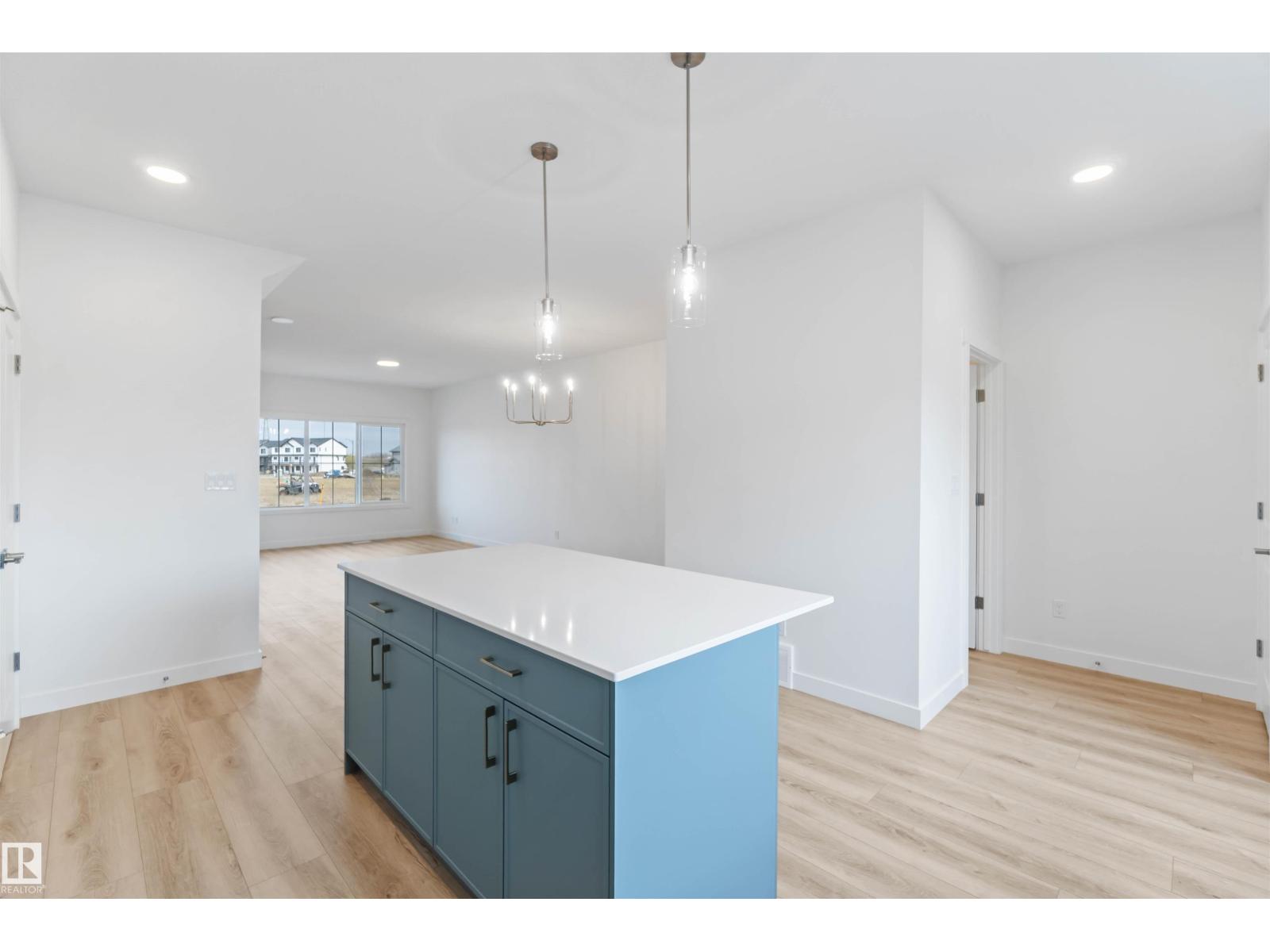 1013 Aster Bv Nw Property Photo 12