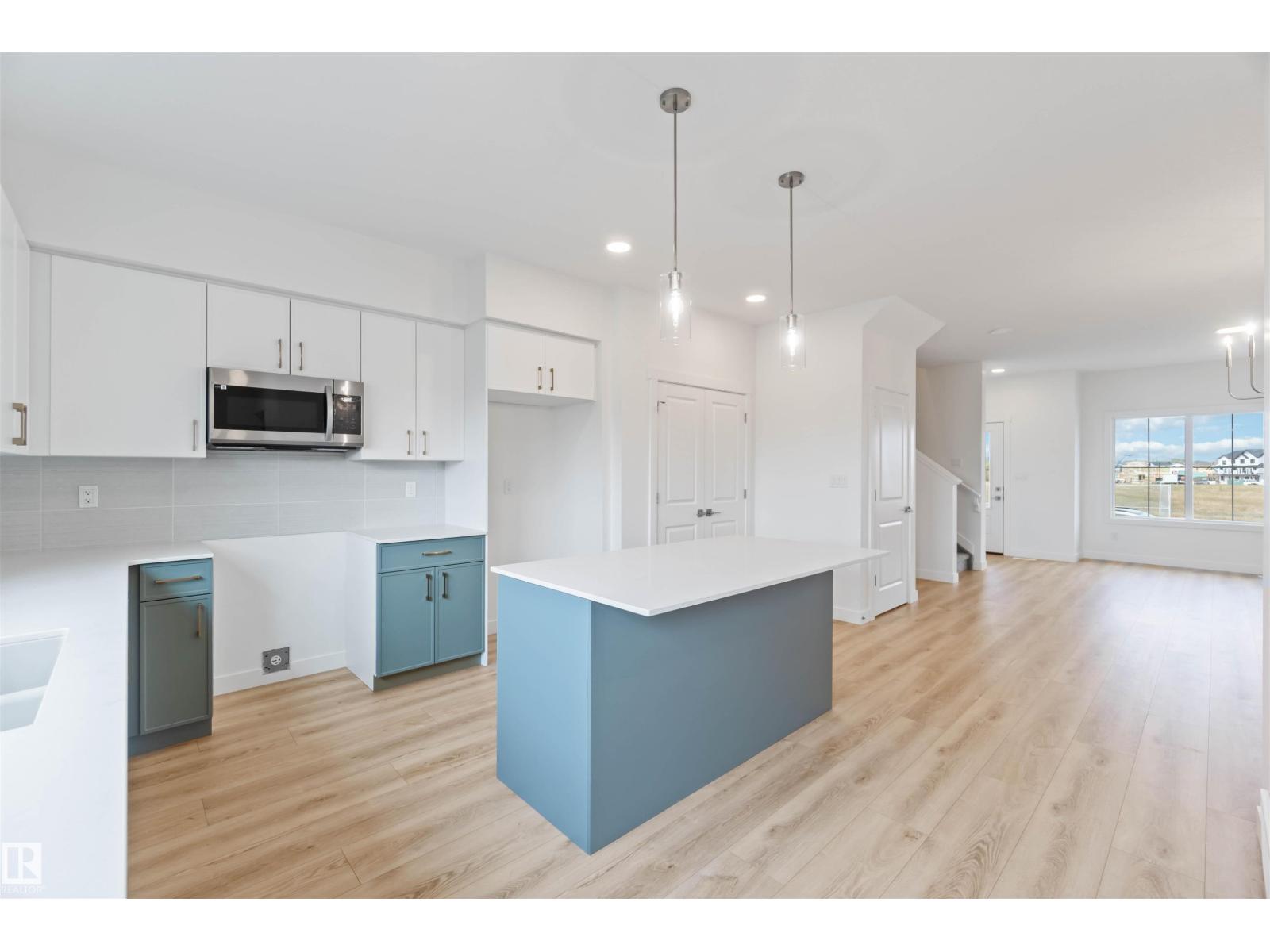 1013 Aster Bv Nw Property Photo 13