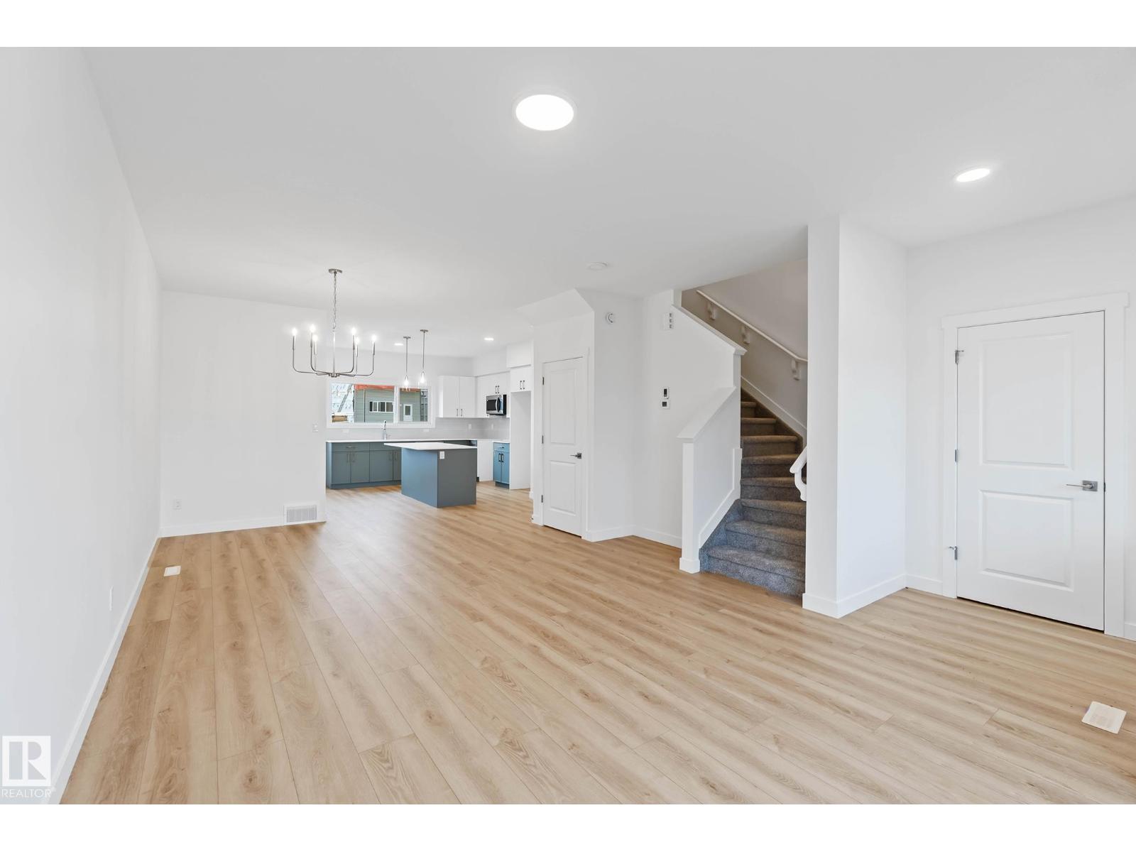 1013 Aster Bv Nw Property Photo 17