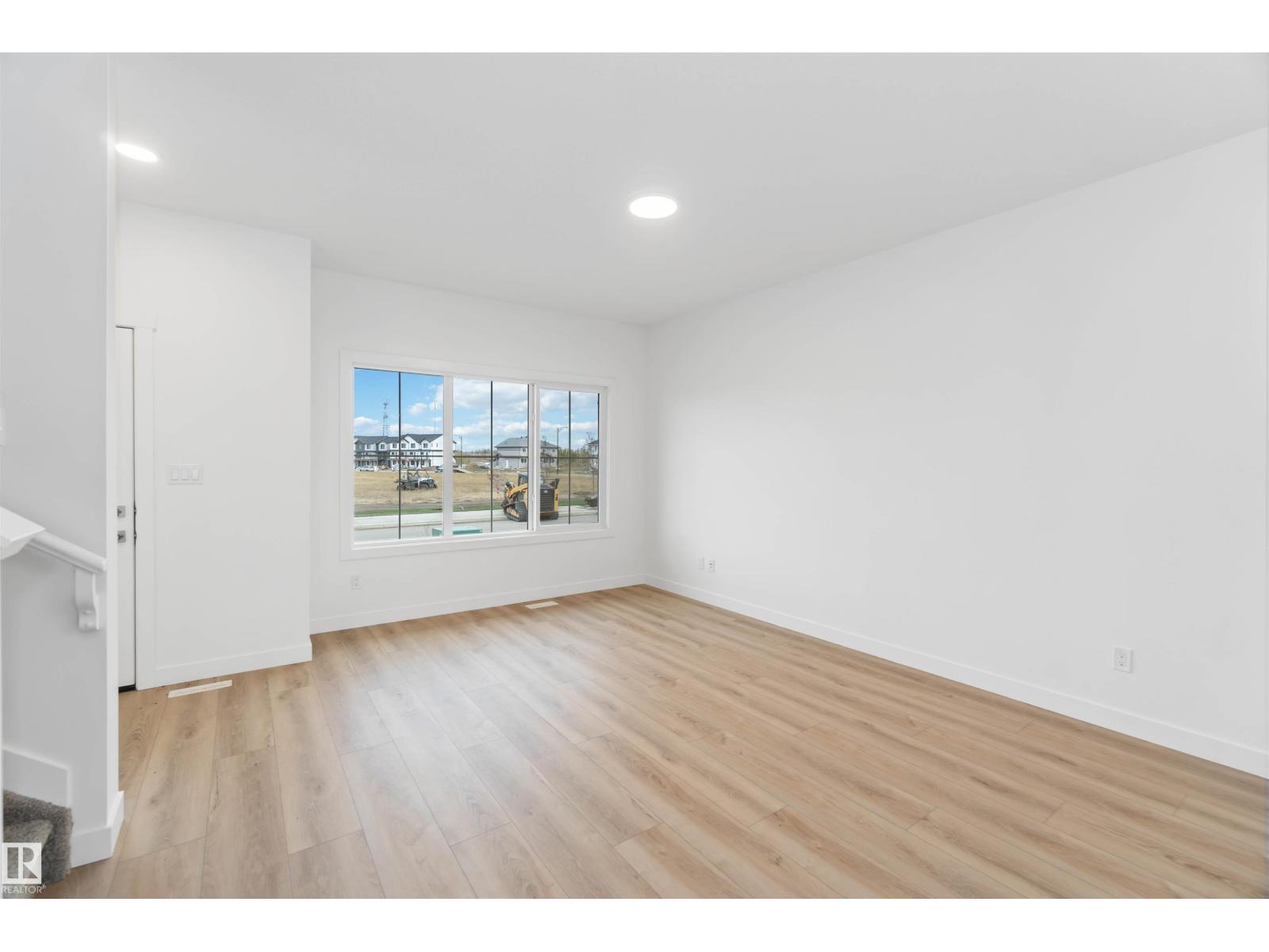 1013 Aster Bv Nw Property Photo 18