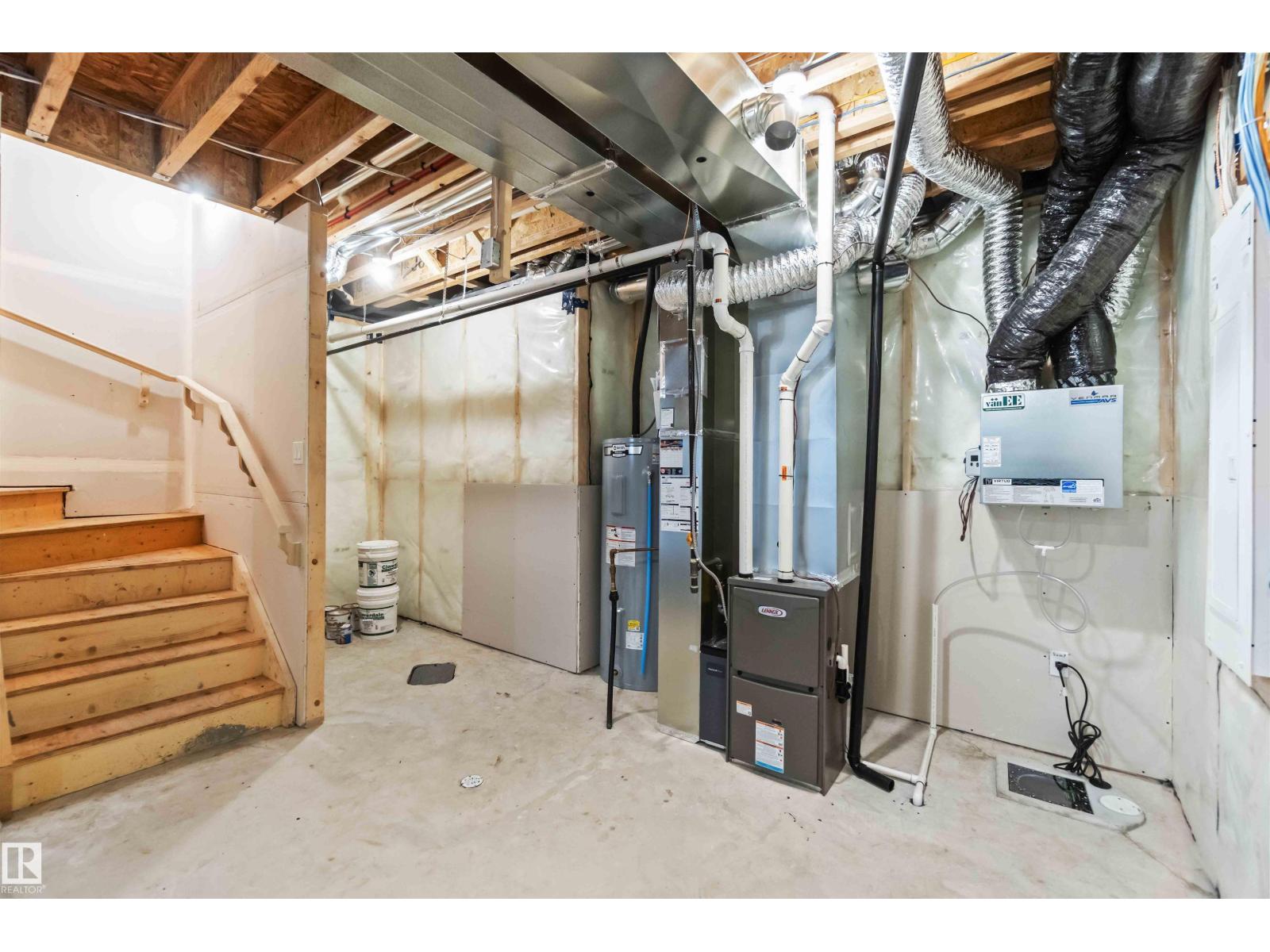 1013 Aster Bv Nw Property Photo 41