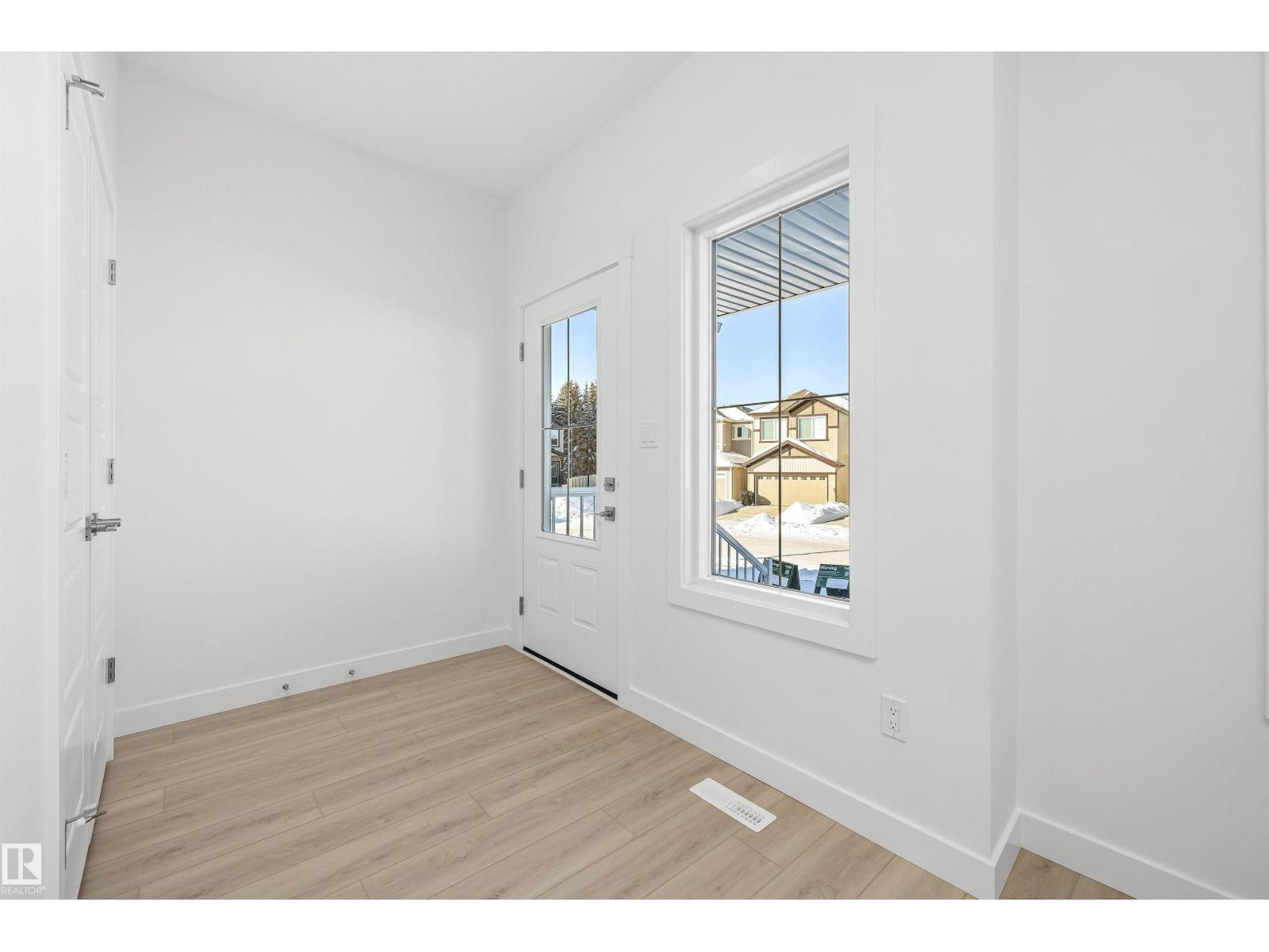 20715 43 Av Nw Property Photo 3