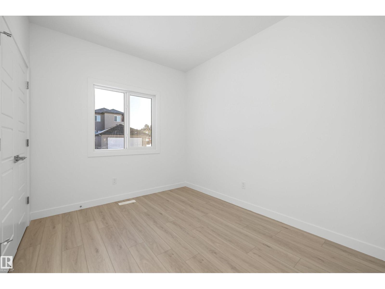 20715 43 Av Nw Property Photo 4