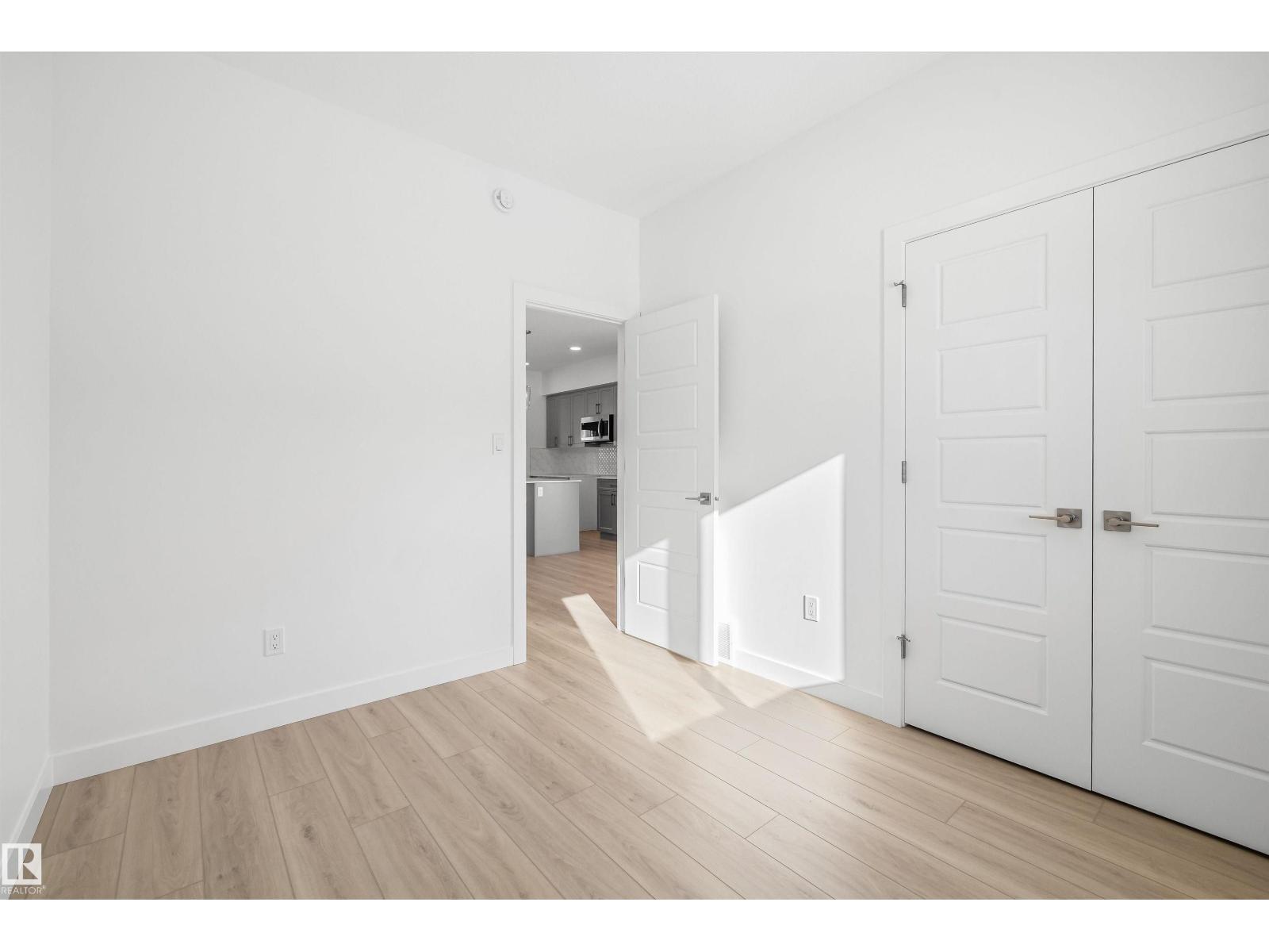 20715 43 Av Nw Property Photo 7