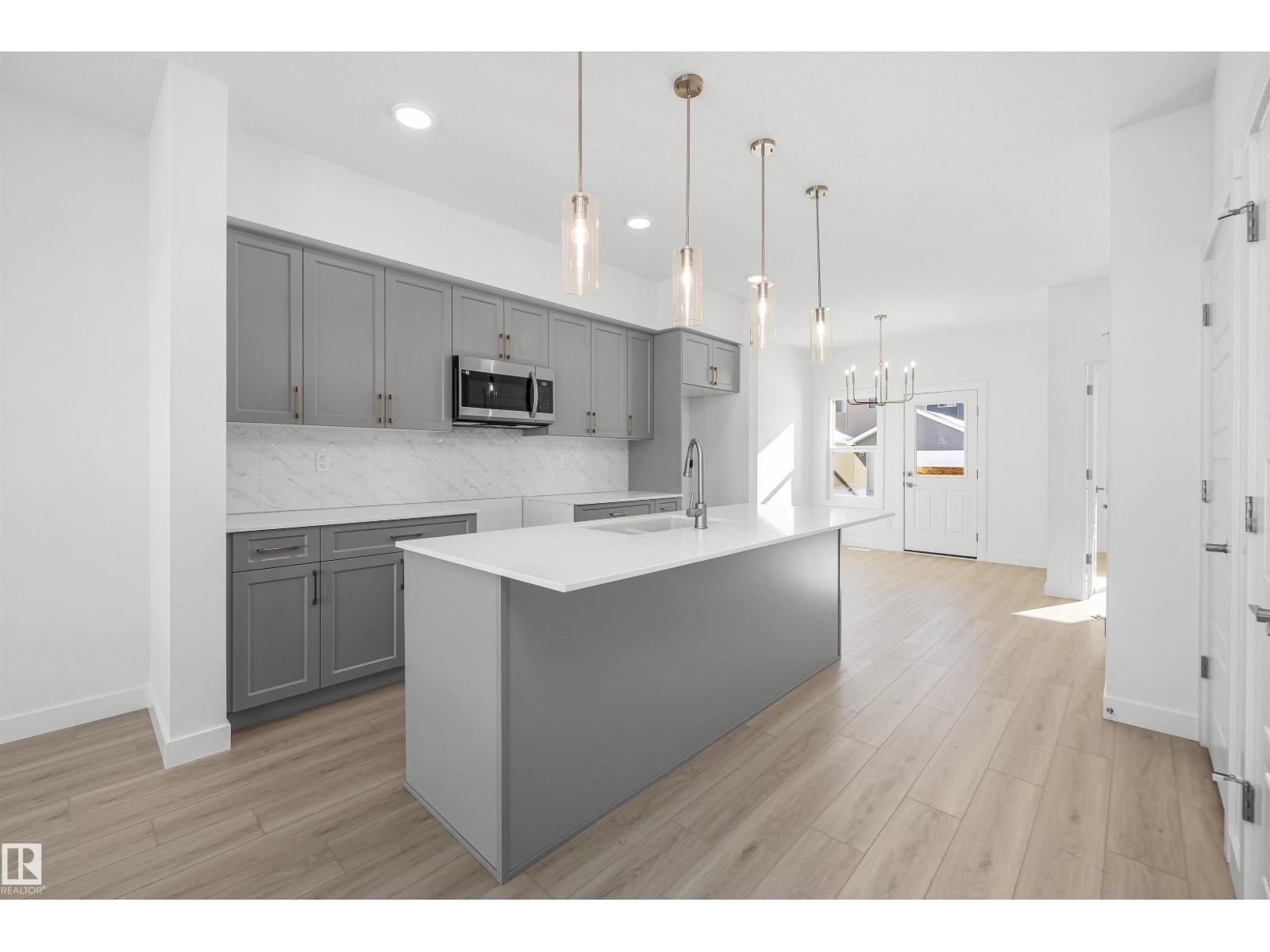 20715 43 Av Nw Property Photo 9