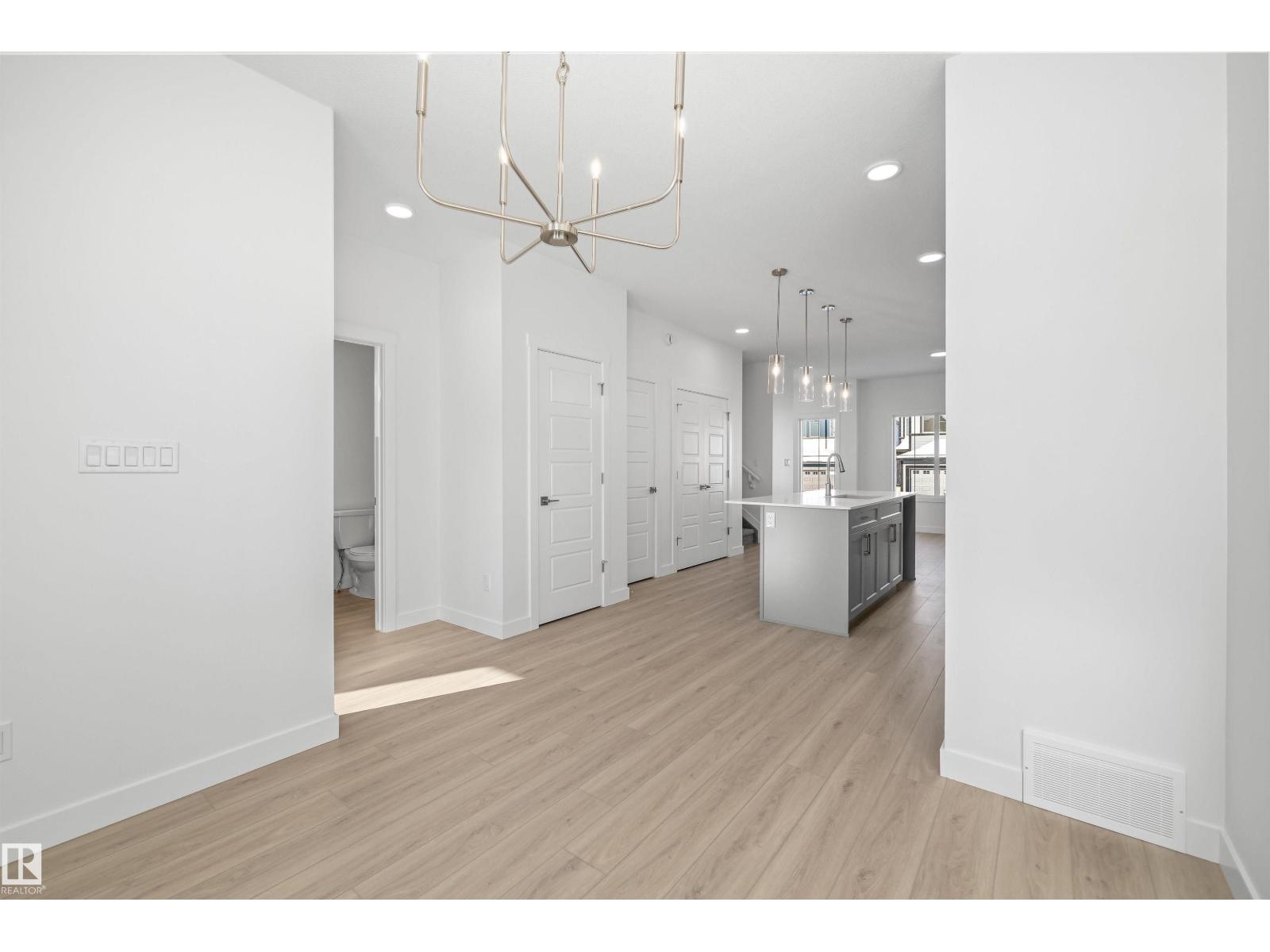 20715 43 Av Nw Property Photo 15