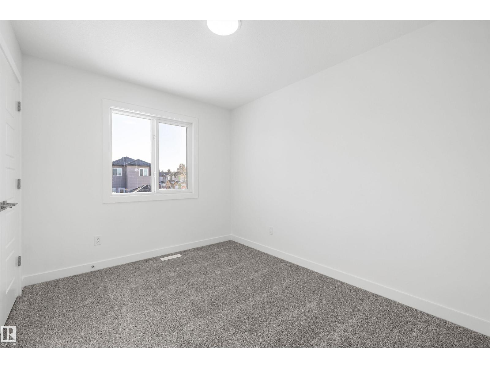 20715 43 Av Nw Property Photo 28