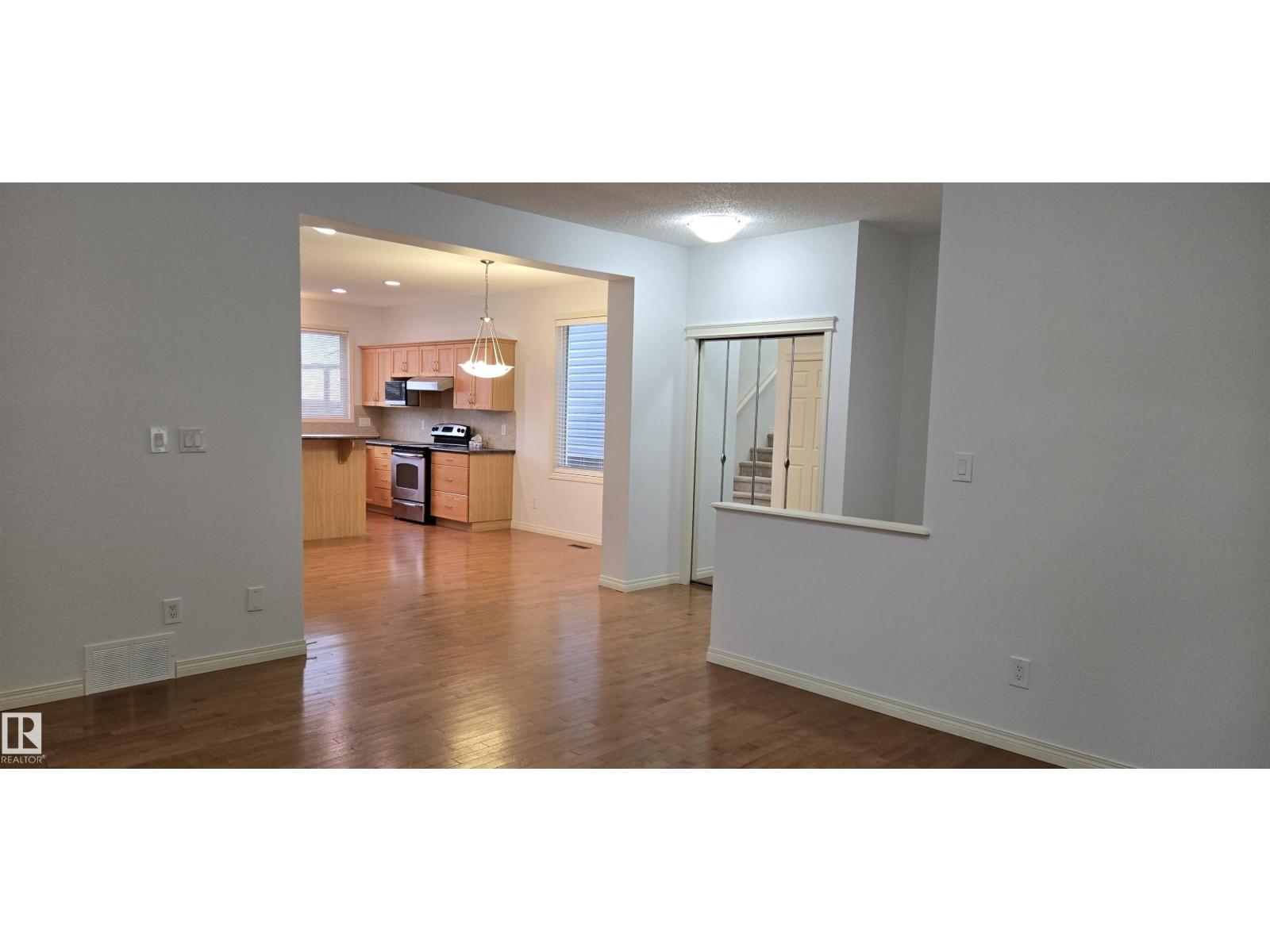 7307 14a Av Sw Property Photo 7