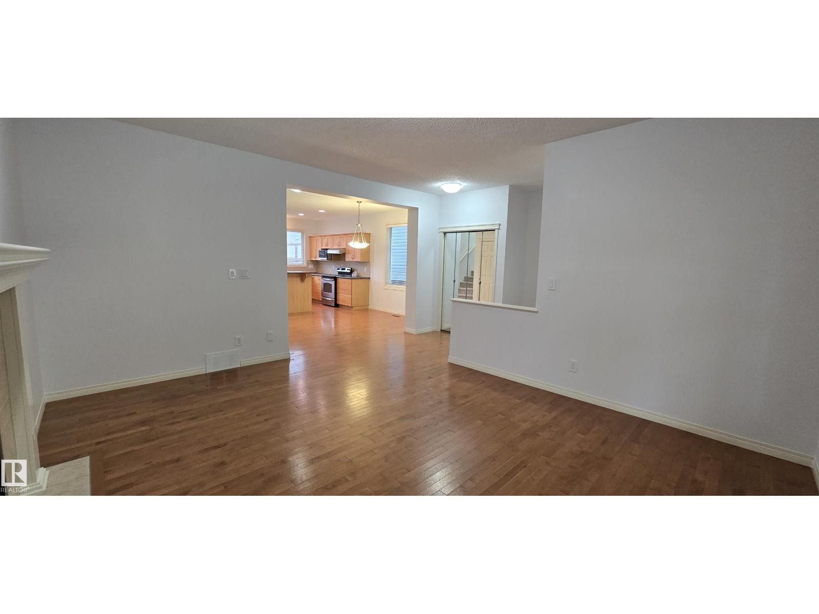 7307 14a Av Sw Property Photo 8
