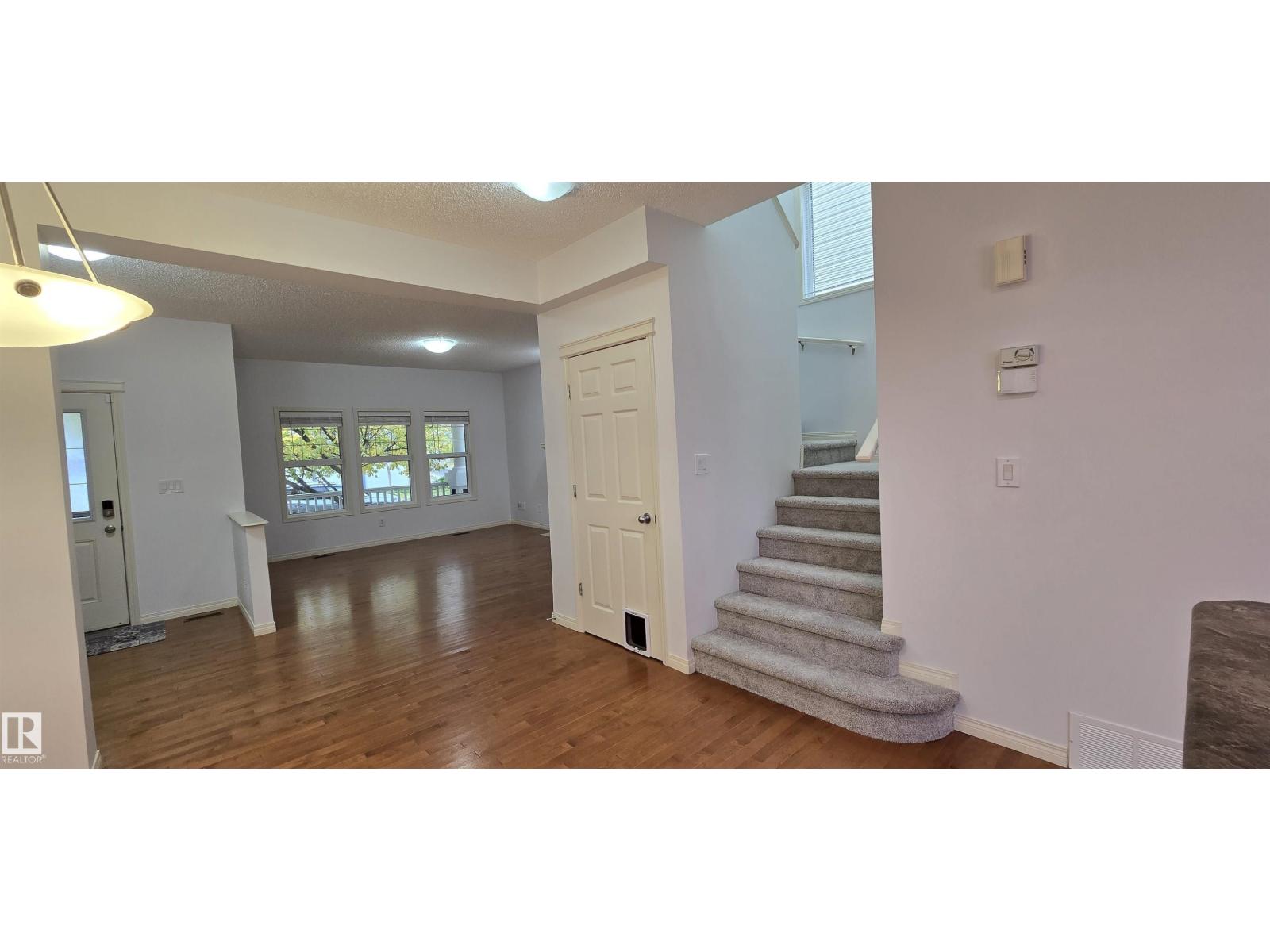 7307 14a Av Sw Property Photo 17