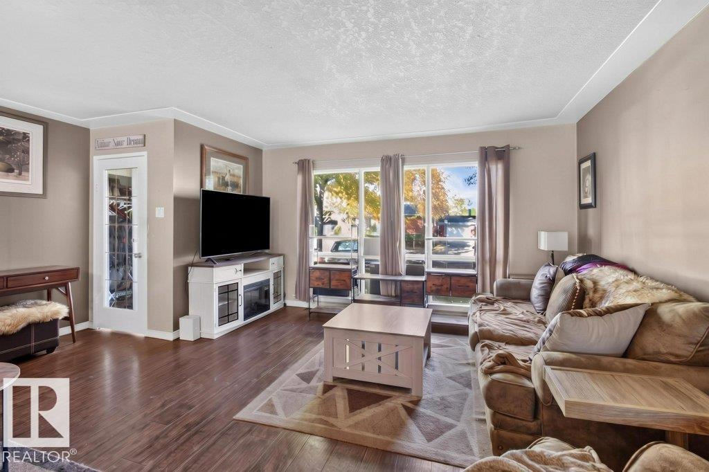 3829 110 Av Nw Property Photo 3