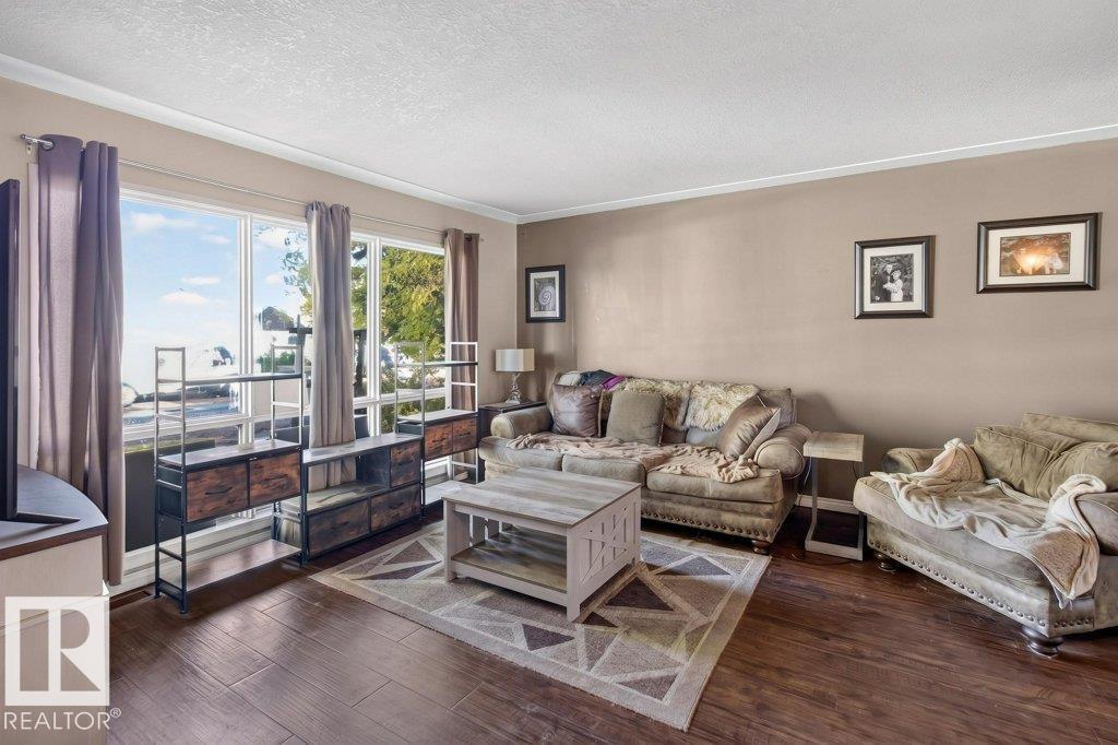 3829 110 Av Nw Property Photo 4