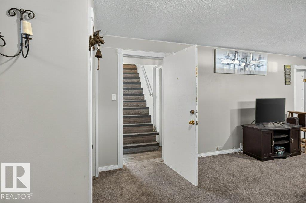3829 110 Av Nw Property Photo 16