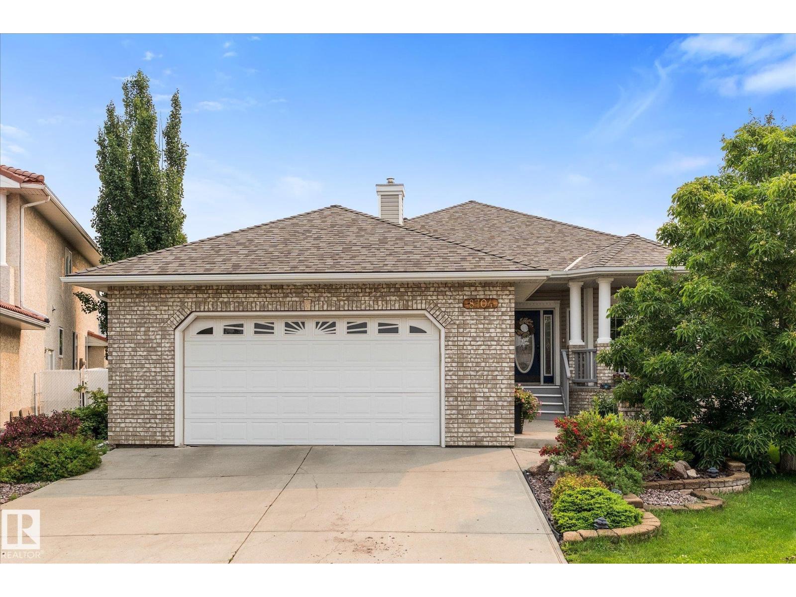 8704 165 Av Nw Property Photo 3