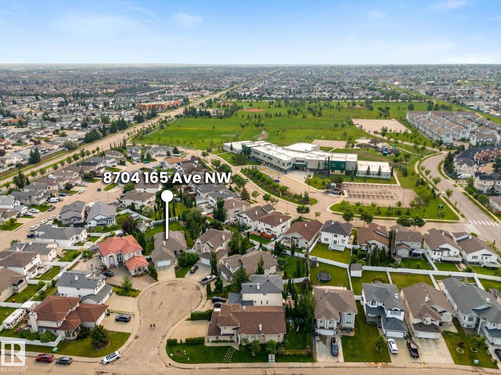 8704 165 Av Nw Property Photo 4