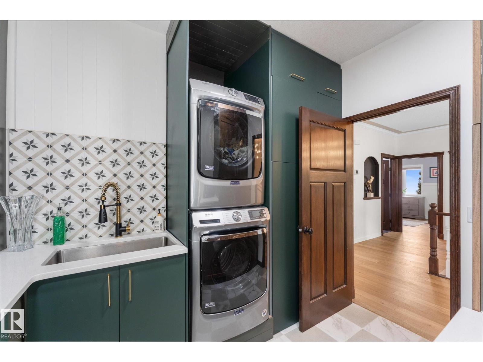 8704 165 Av Nw Property Photo 16