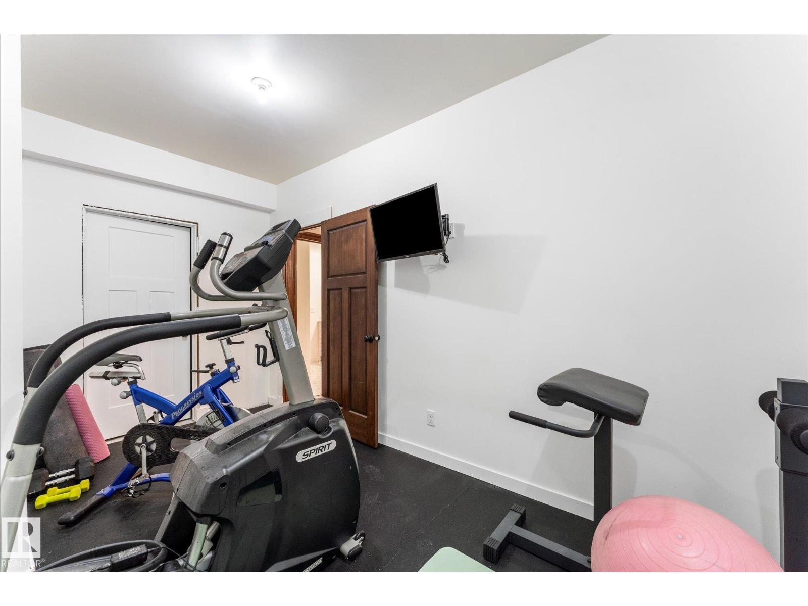 8704 165 Av Nw Property Photo 38
