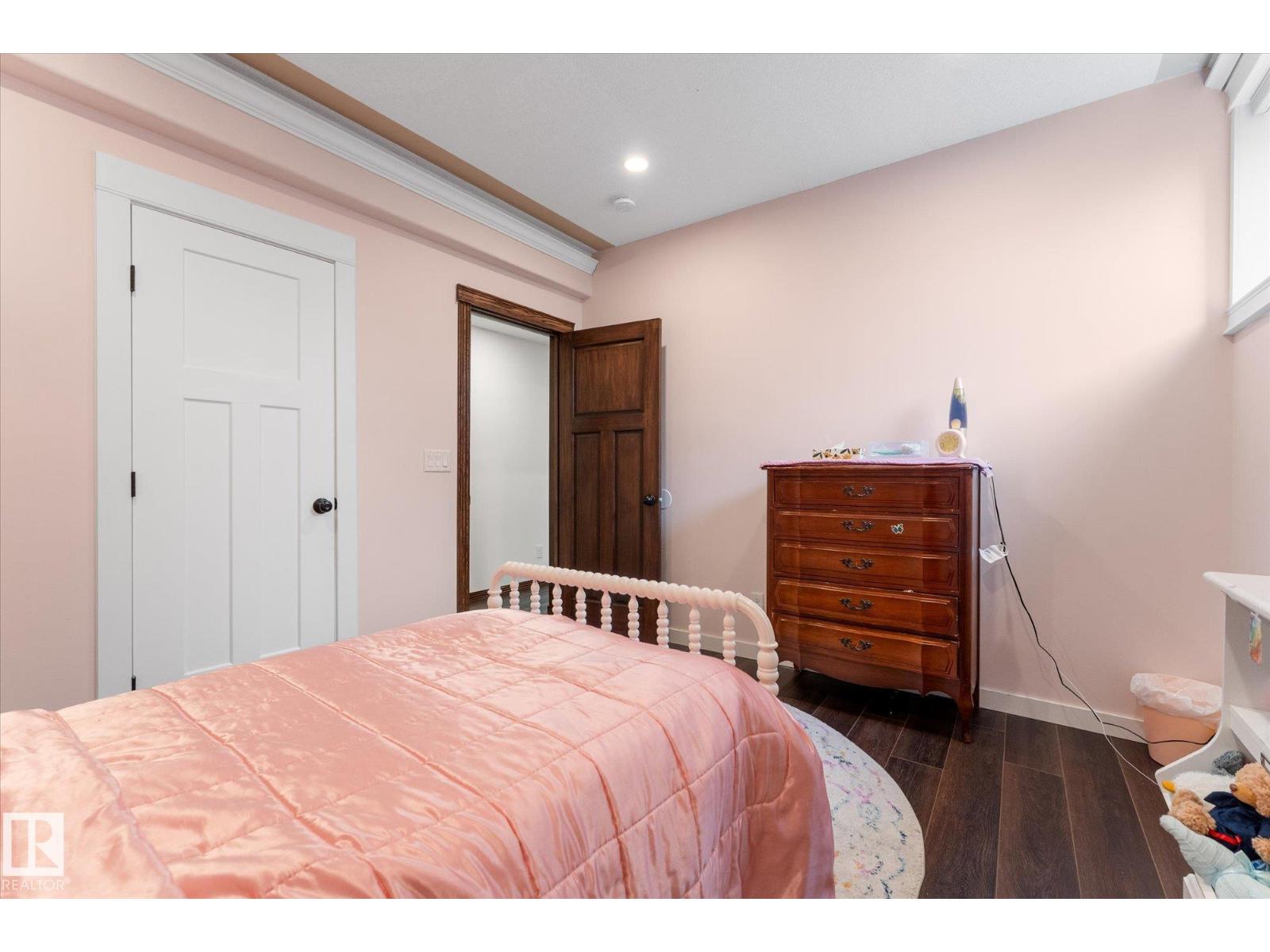 8704 165 Av Nw Property Photo 45