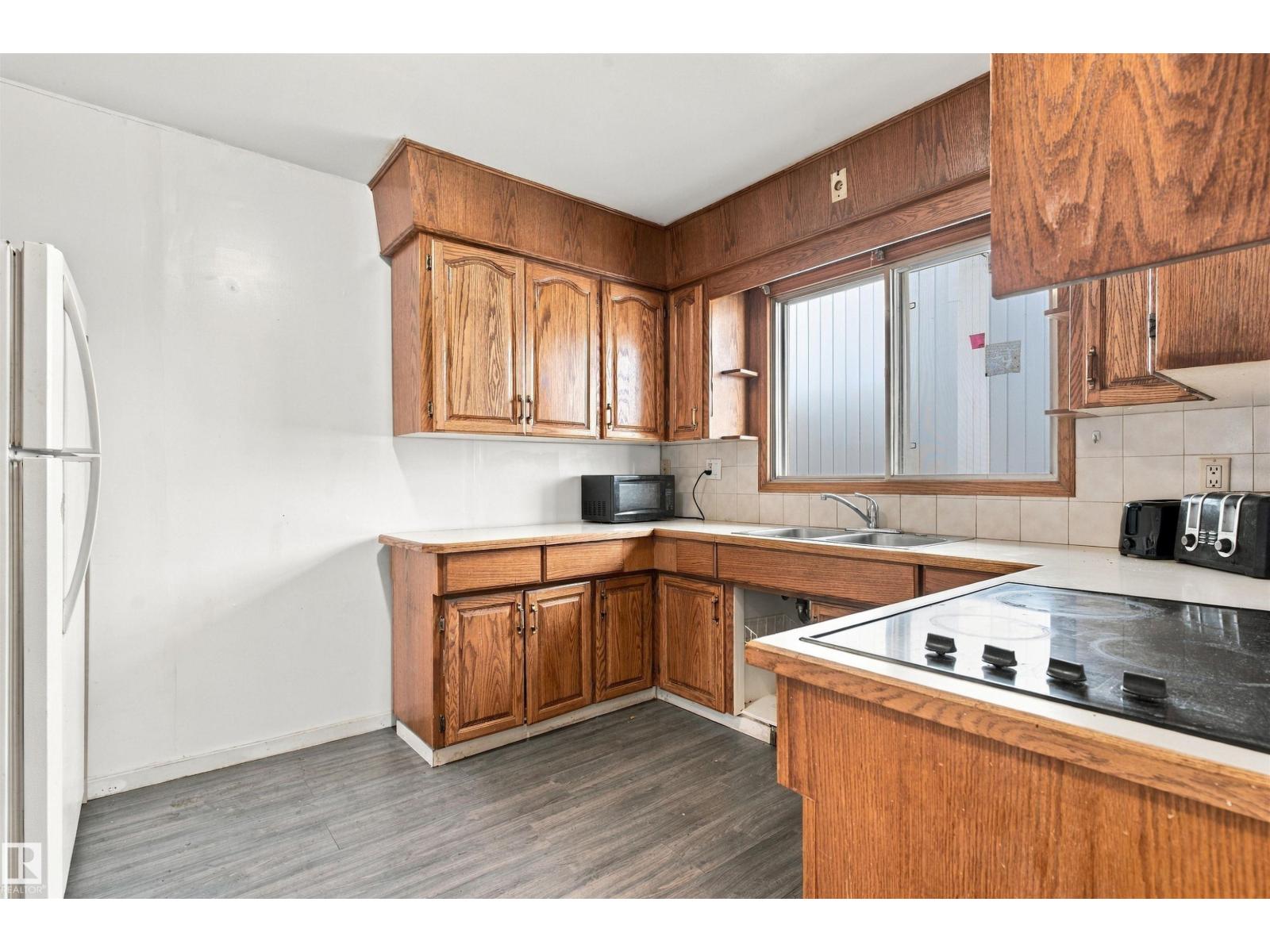 12303 115 Av Nw Property Photo 10