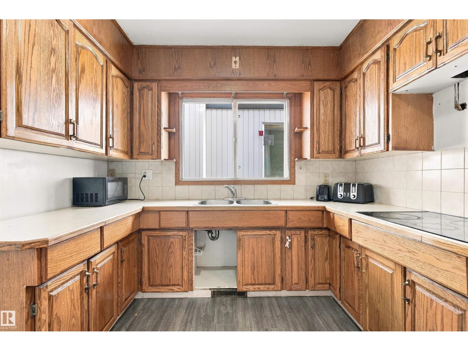 12303 115 Av Nw Property Photo 11