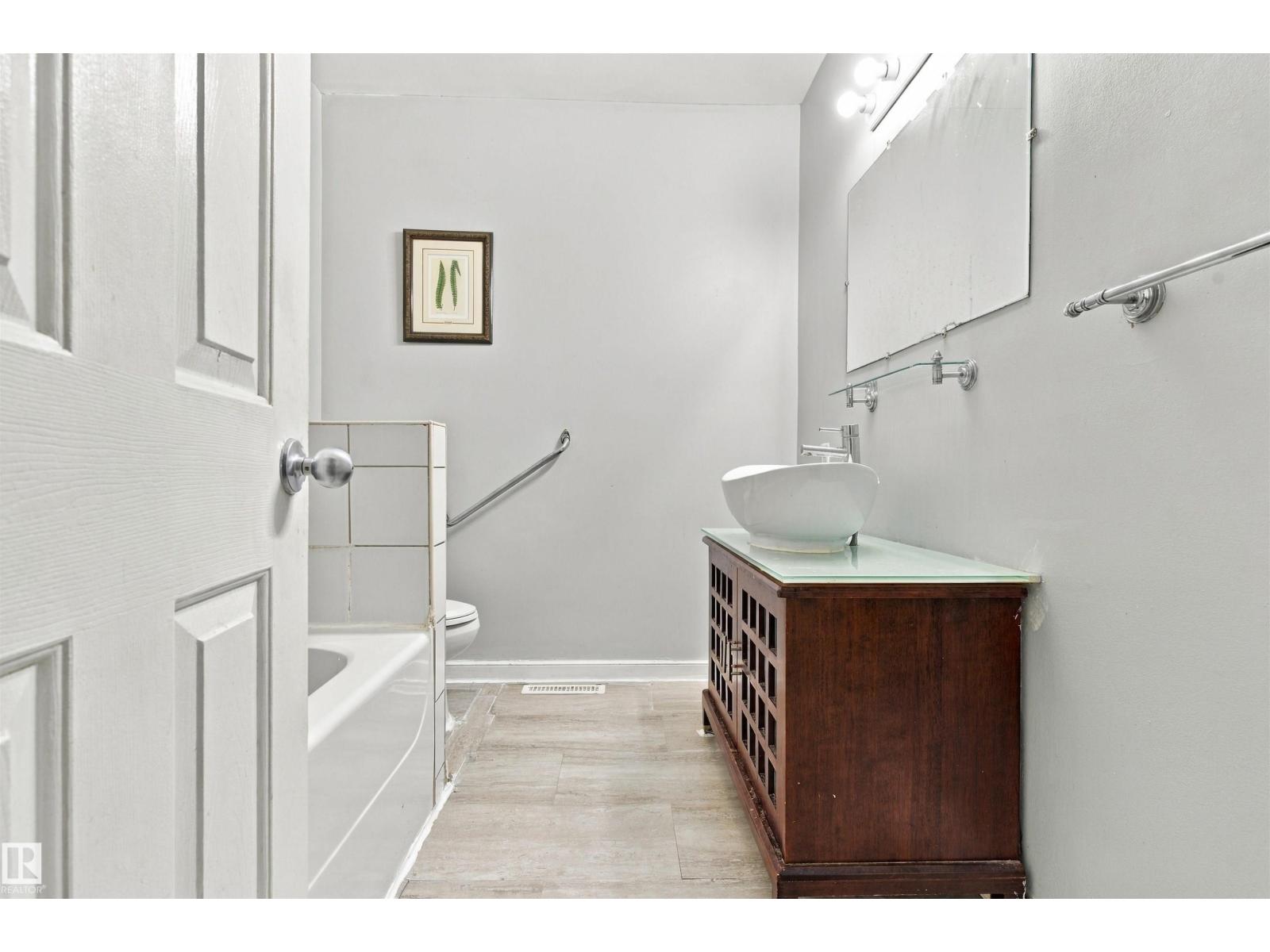 12303 115 Av Nw Property Photo 17