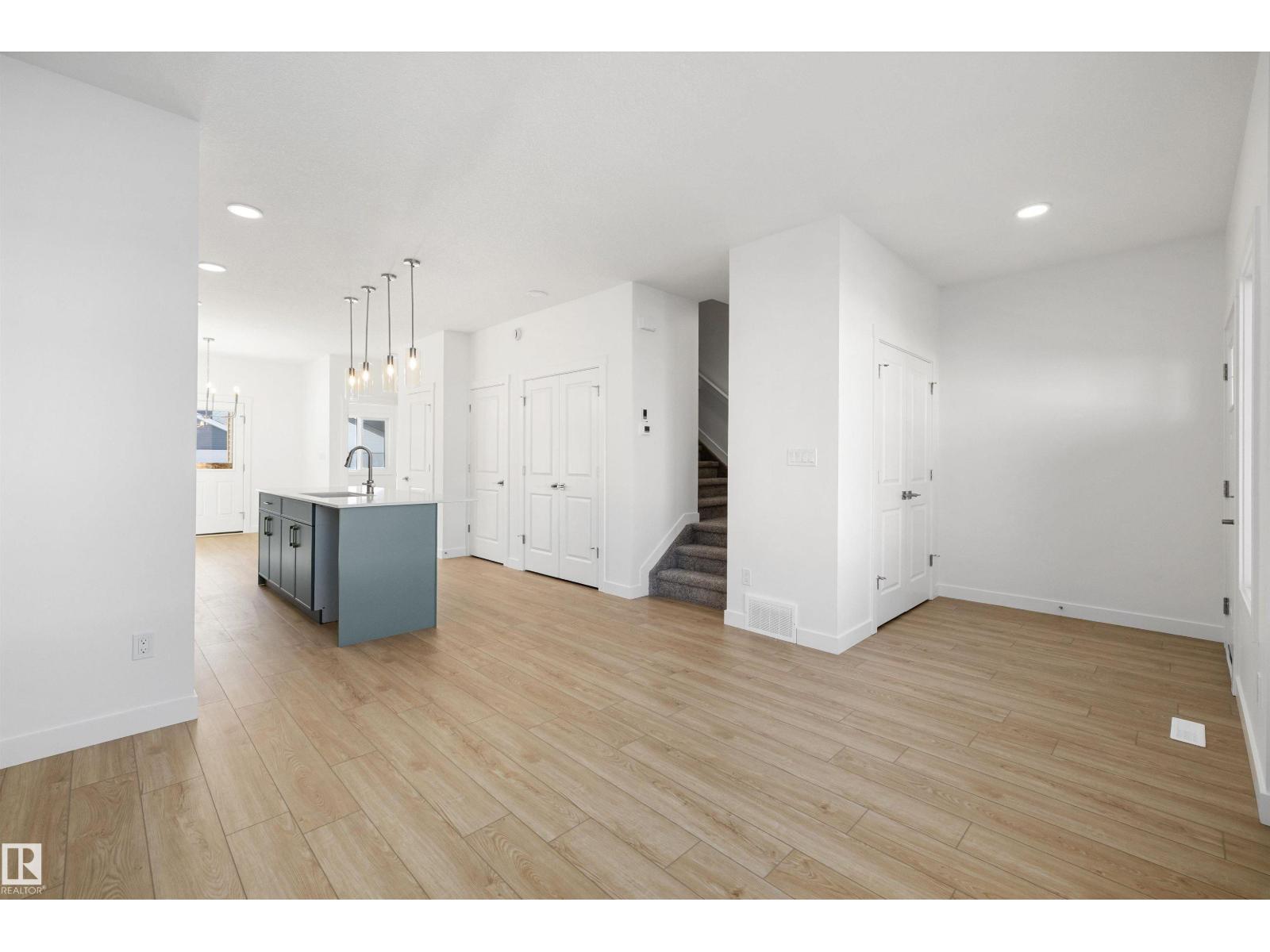 20711 43 Av Nw Property Photo 6