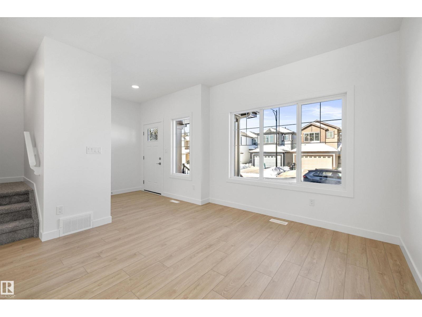 20711 43 Av Nw Property Photo 9
