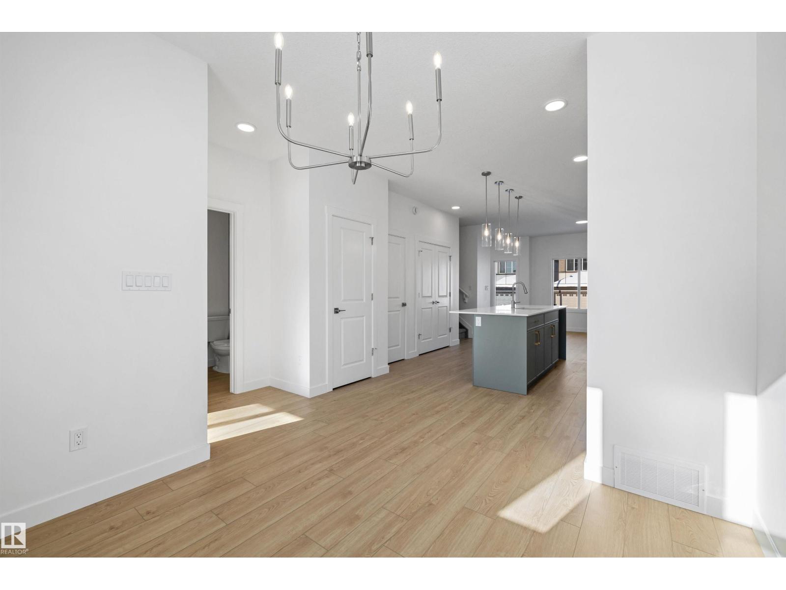 20711 43 Av Nw Property Photo 18
