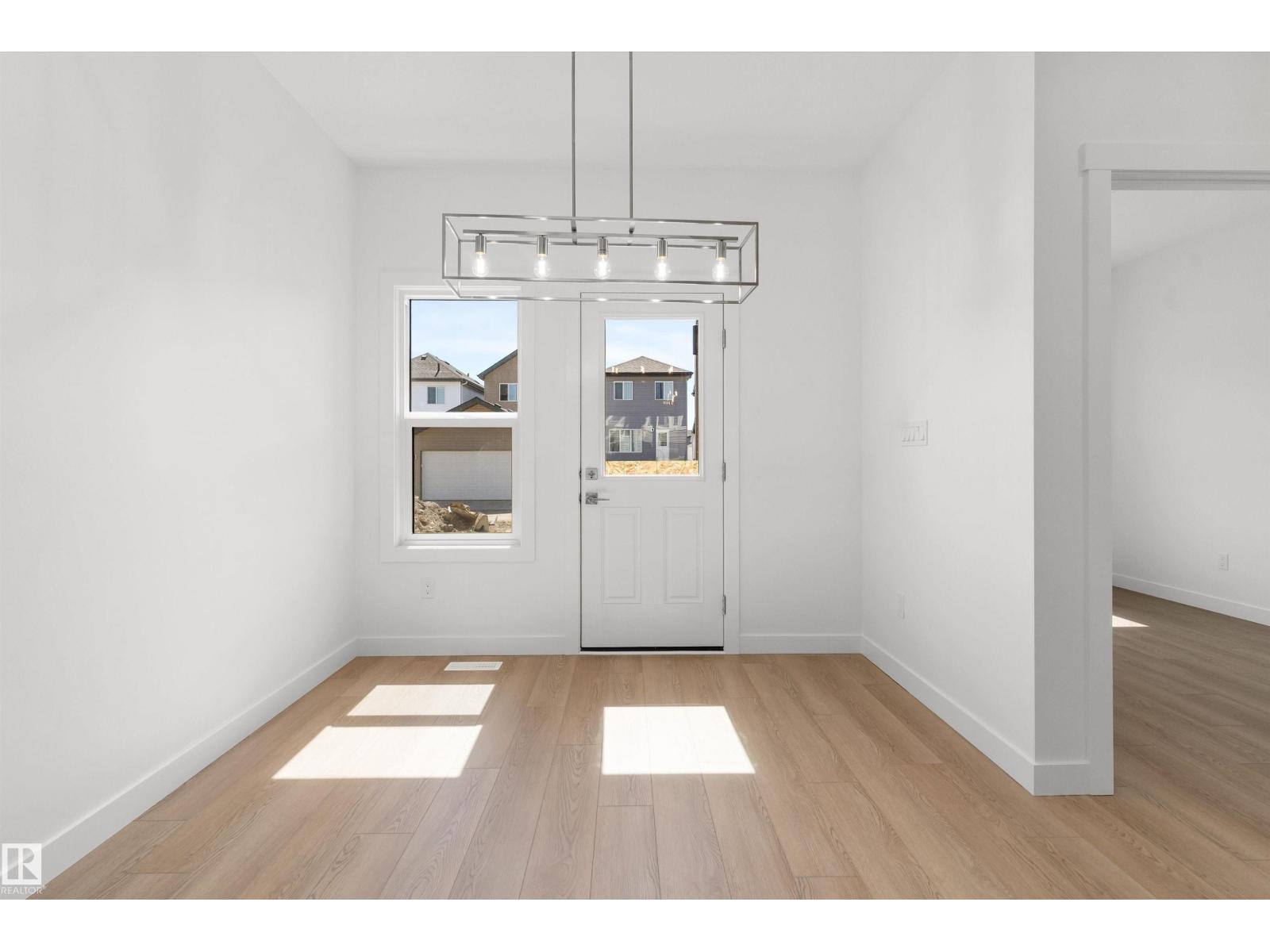 20703 43 Av Nw Property Photo 5