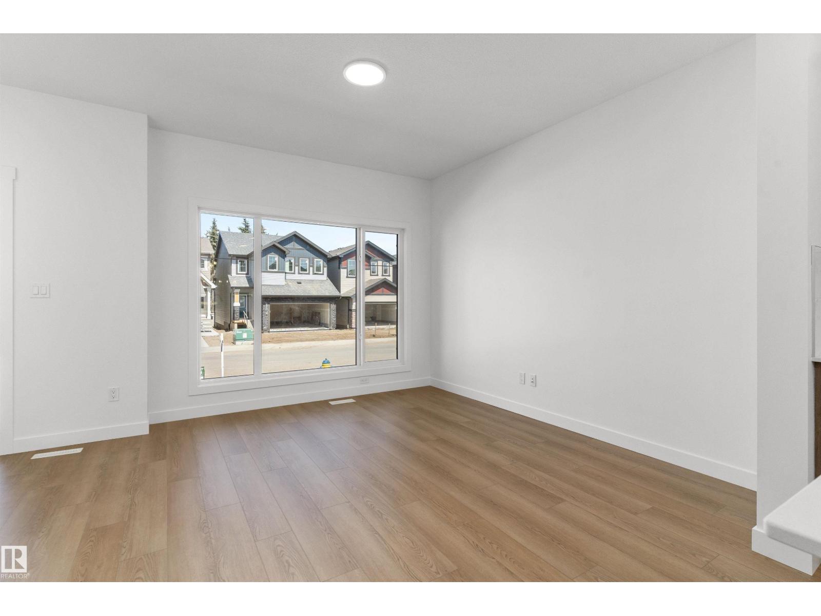 20703 43 Av Nw Property Photo 6