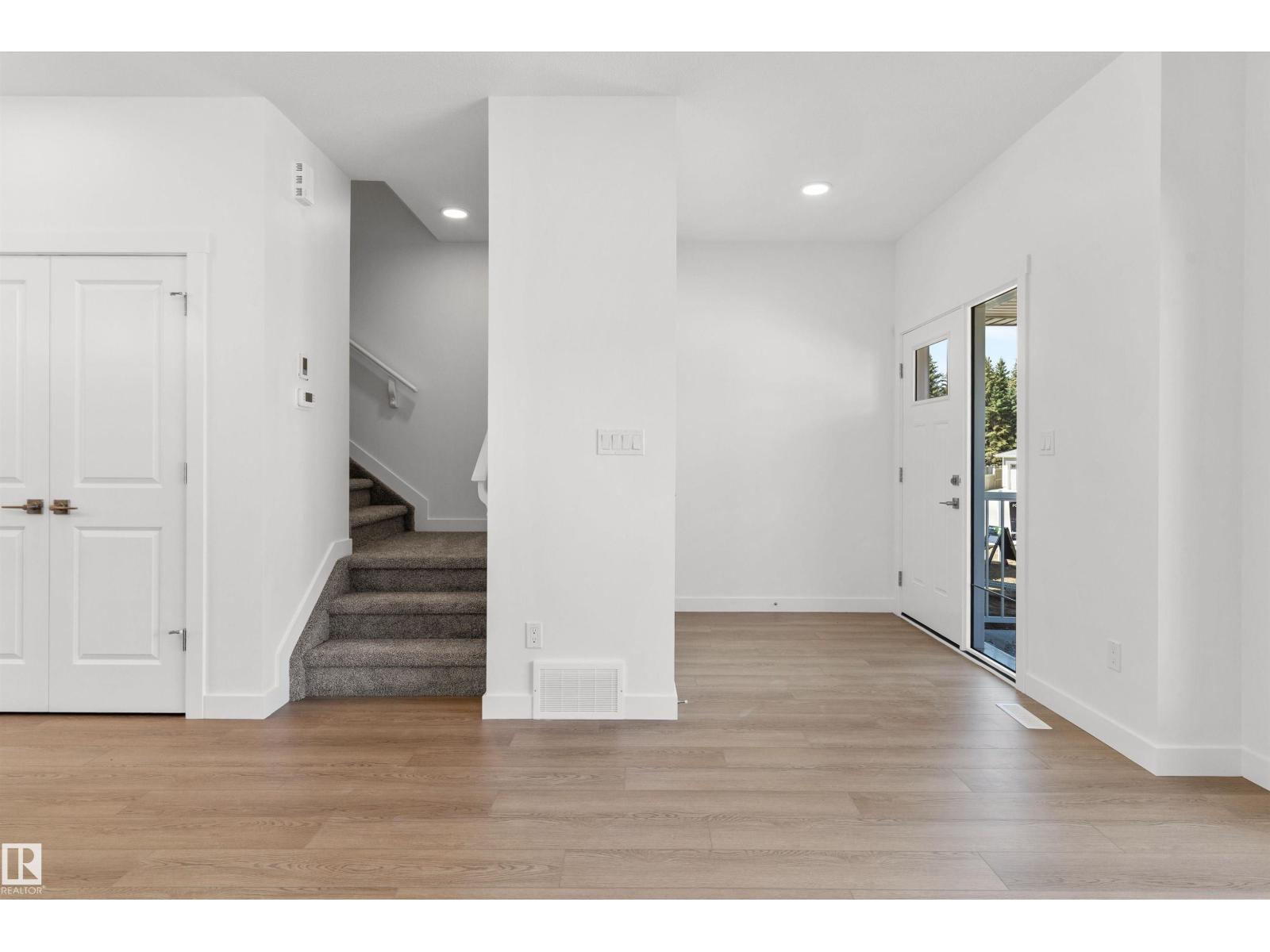 20703 43 Av Nw Property Photo 8