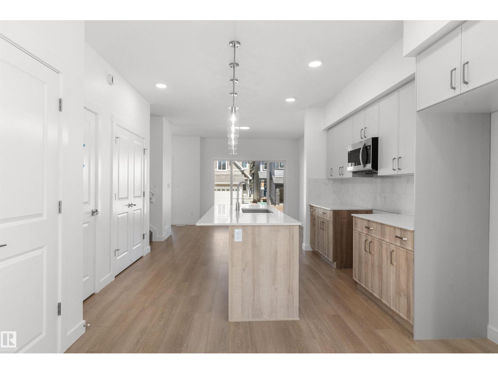 20703 43 Av Nw Property Photo 12