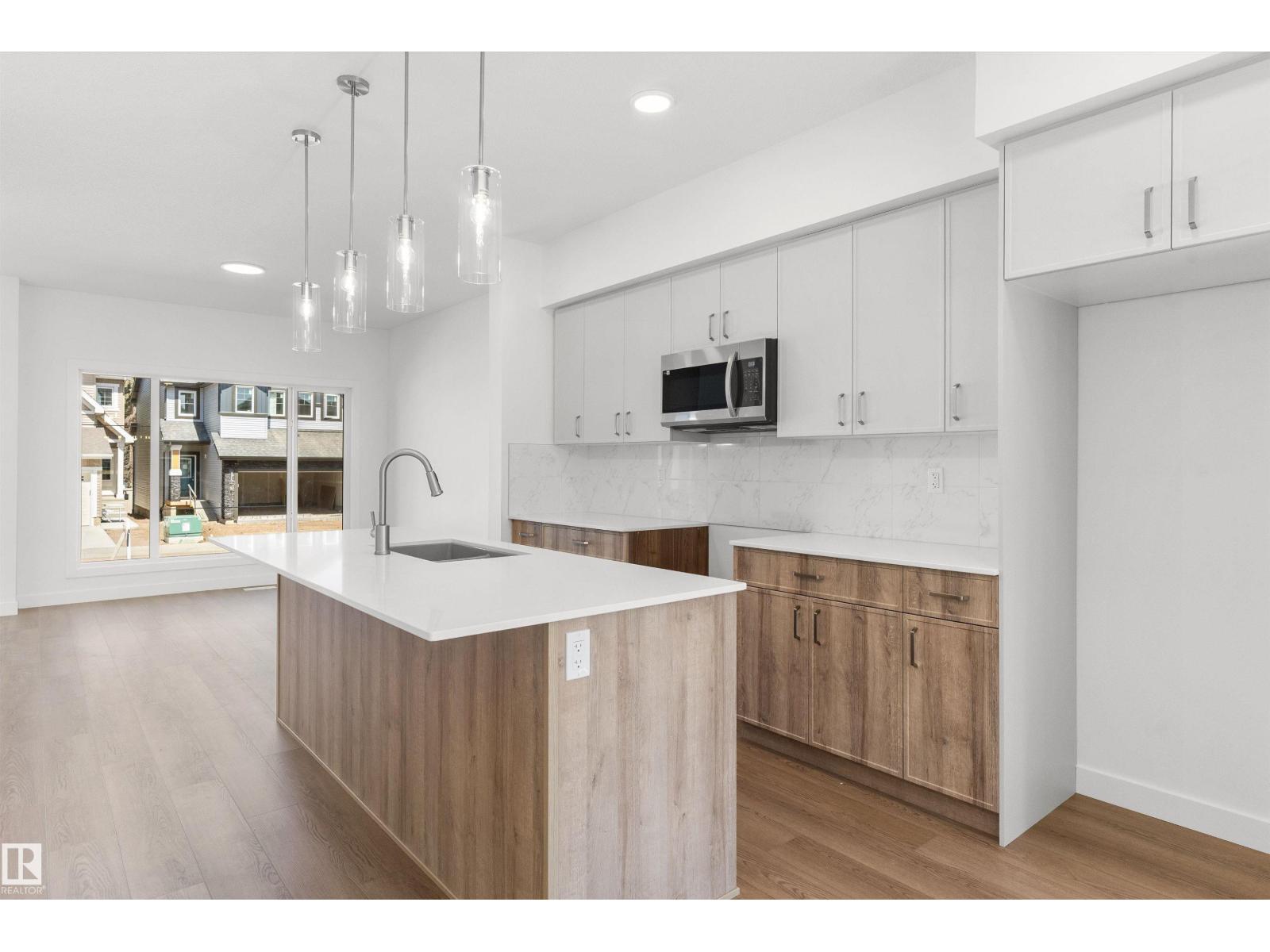 20703 43 Av Nw Property Photo 13