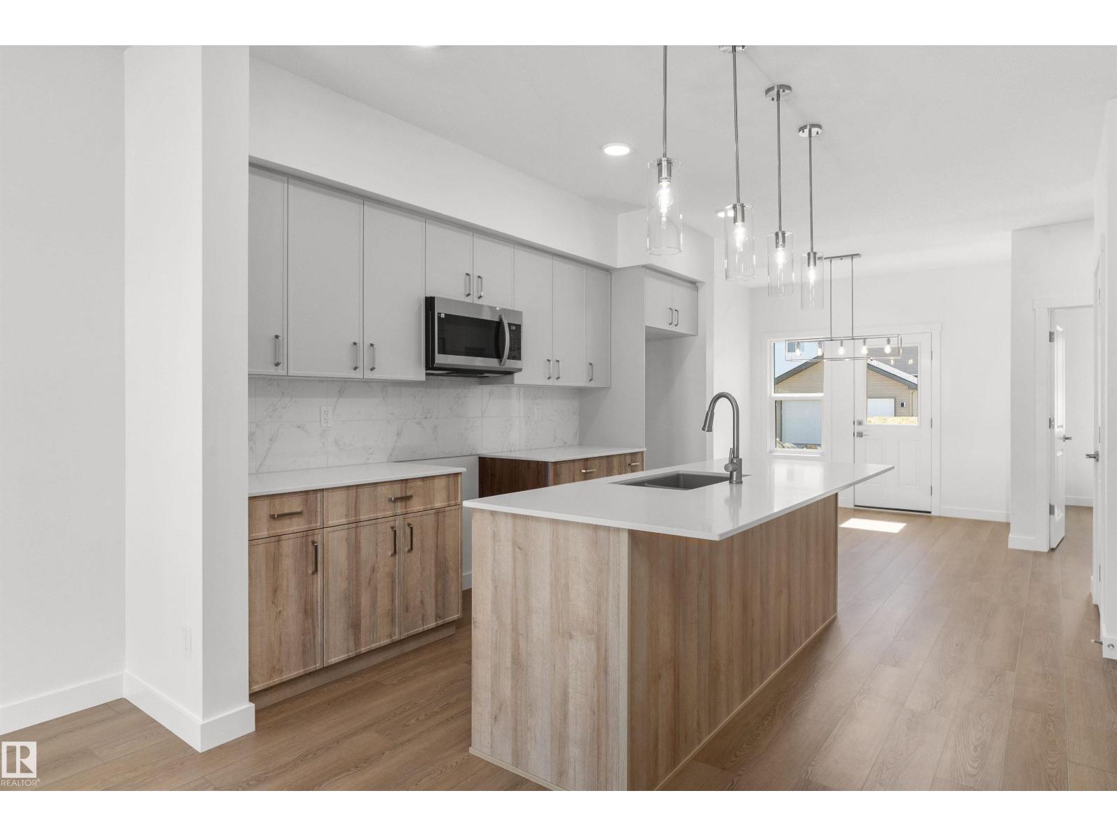 20703 43 Av Nw Property Photo 15