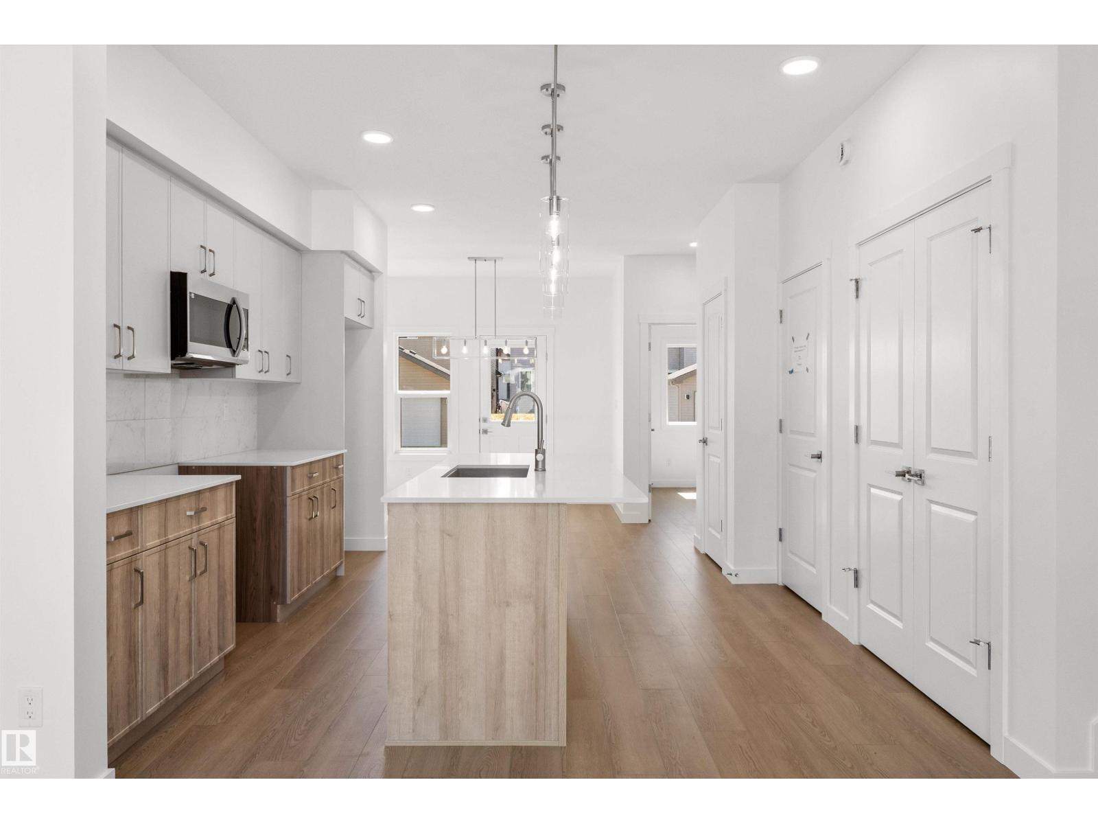 20703 43 Av Nw Property Photo 16