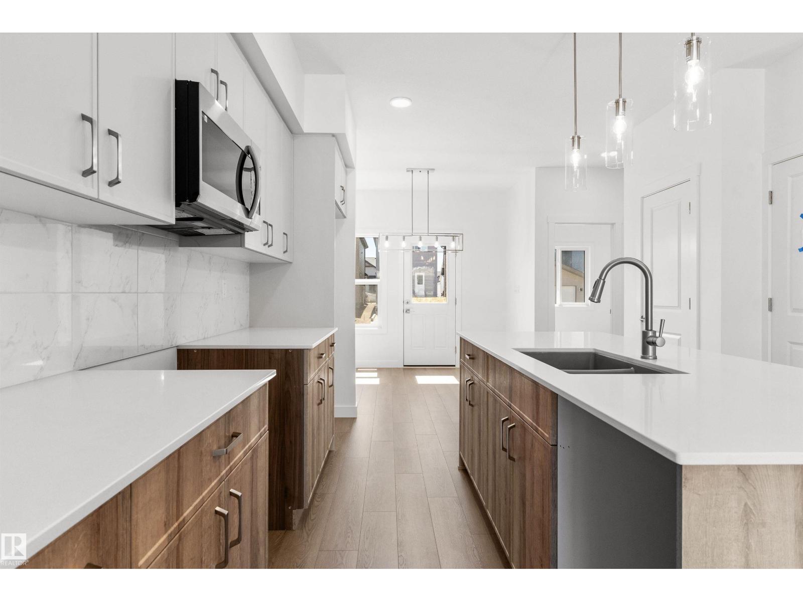 20703 43 Av Nw Property Photo 17