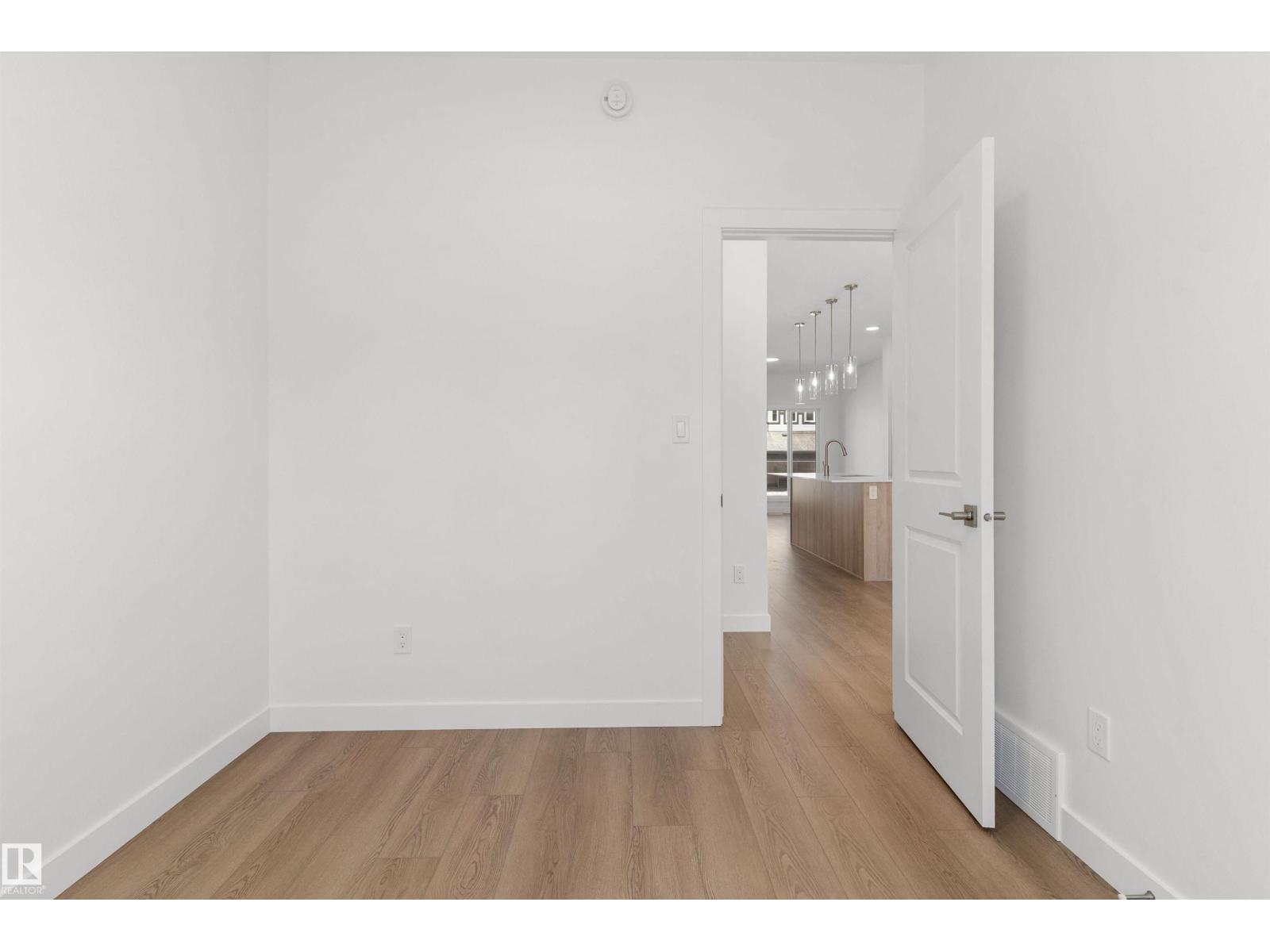 20703 43 Av Nw Property Photo 19